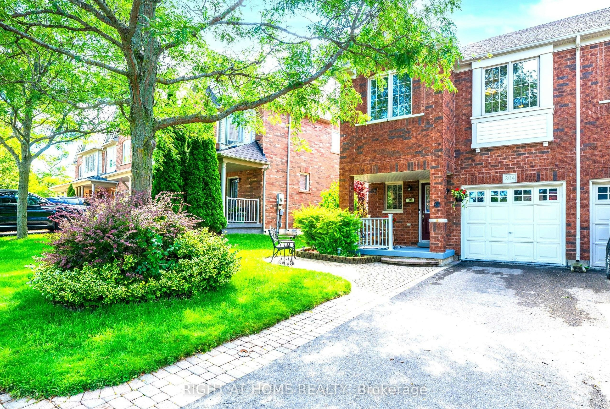 204 Burgess Crescent, Newmarket, ON, L3X 2T9