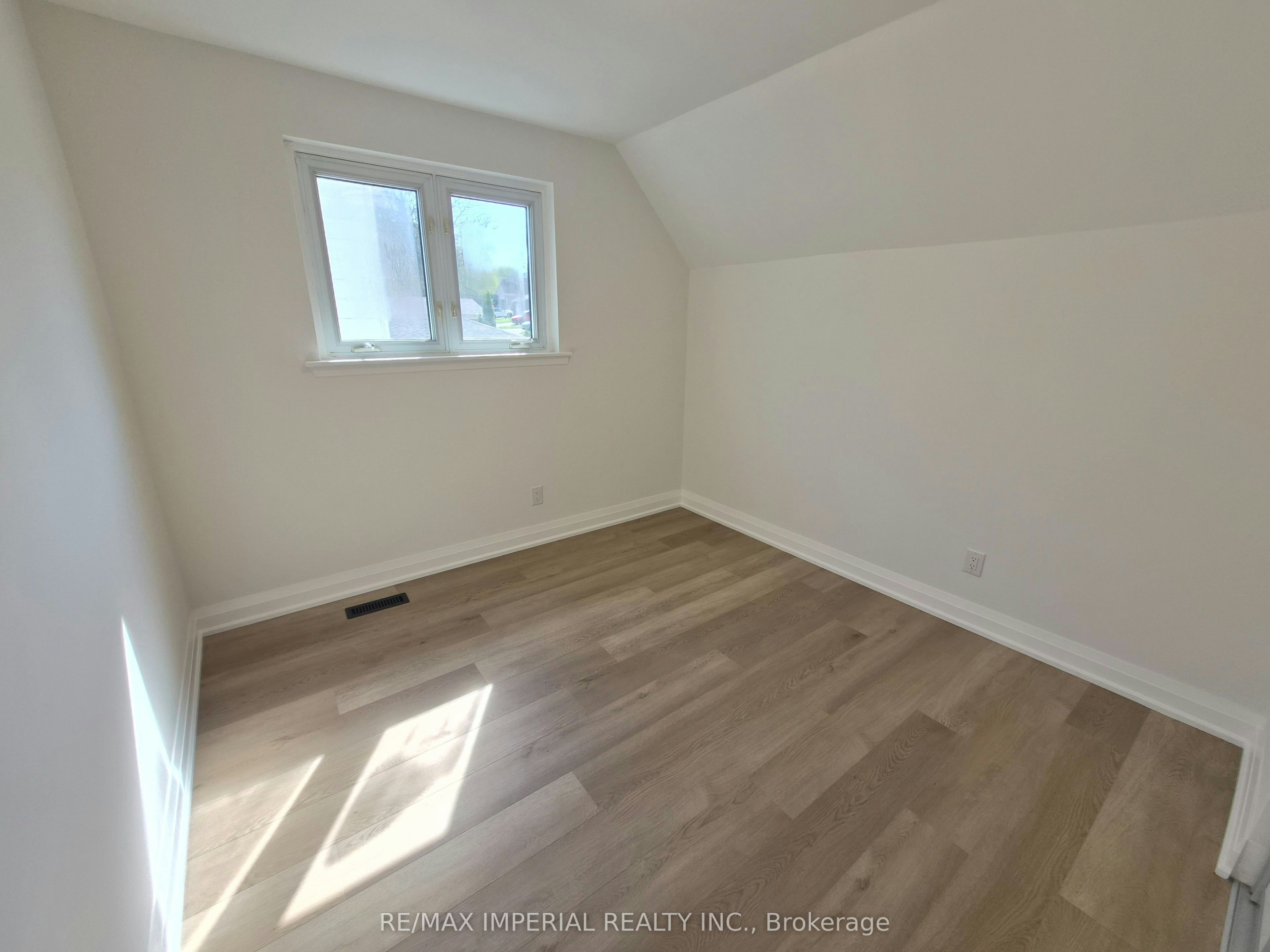 757 Pam Crescent, Newmarket, ON, L3Y 5B7 - 16