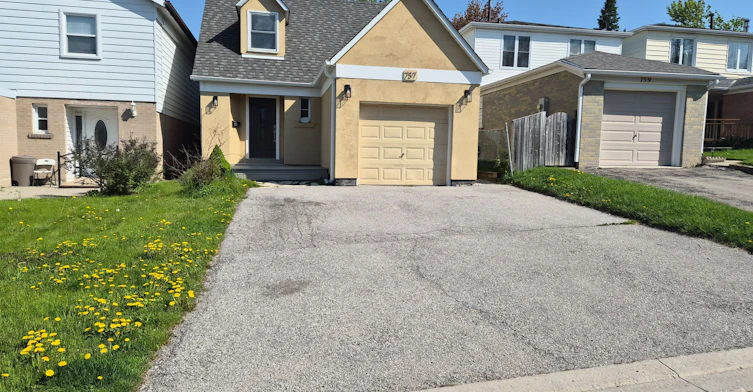 757 Pam Crescent, Newmarket, ON, L3Y 5B7