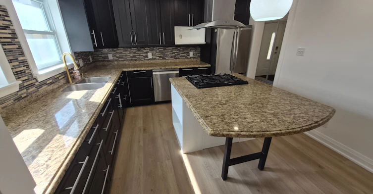 757 Pam Crescent, Newmarket, ON, L3Y 5B7 - 2