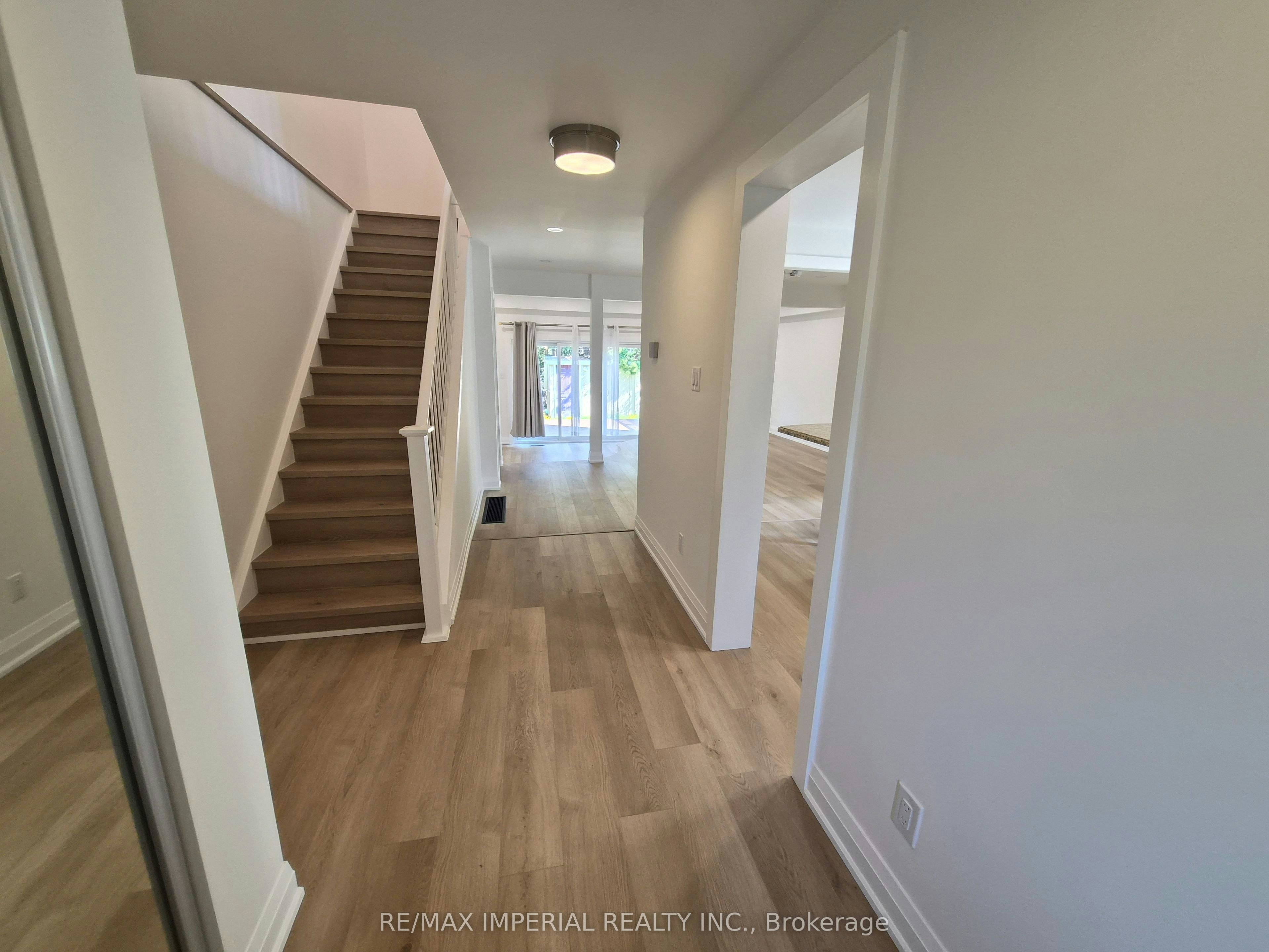 757 Pam Crescent, Newmarket, ON, L3Y 5B7 - 6