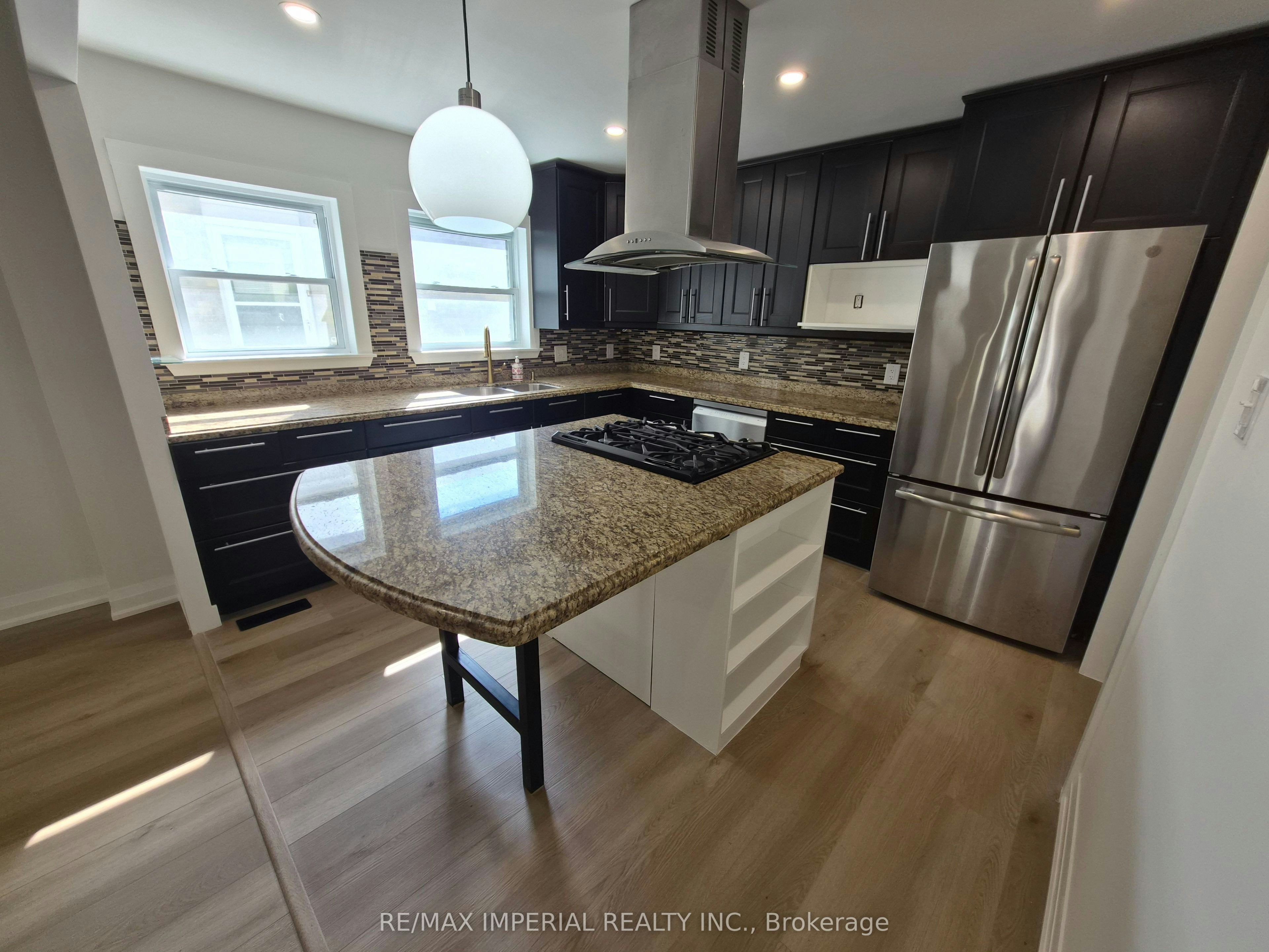 757 Pam Crescent, Newmarket, ON, L3Y 5B7 - 3
