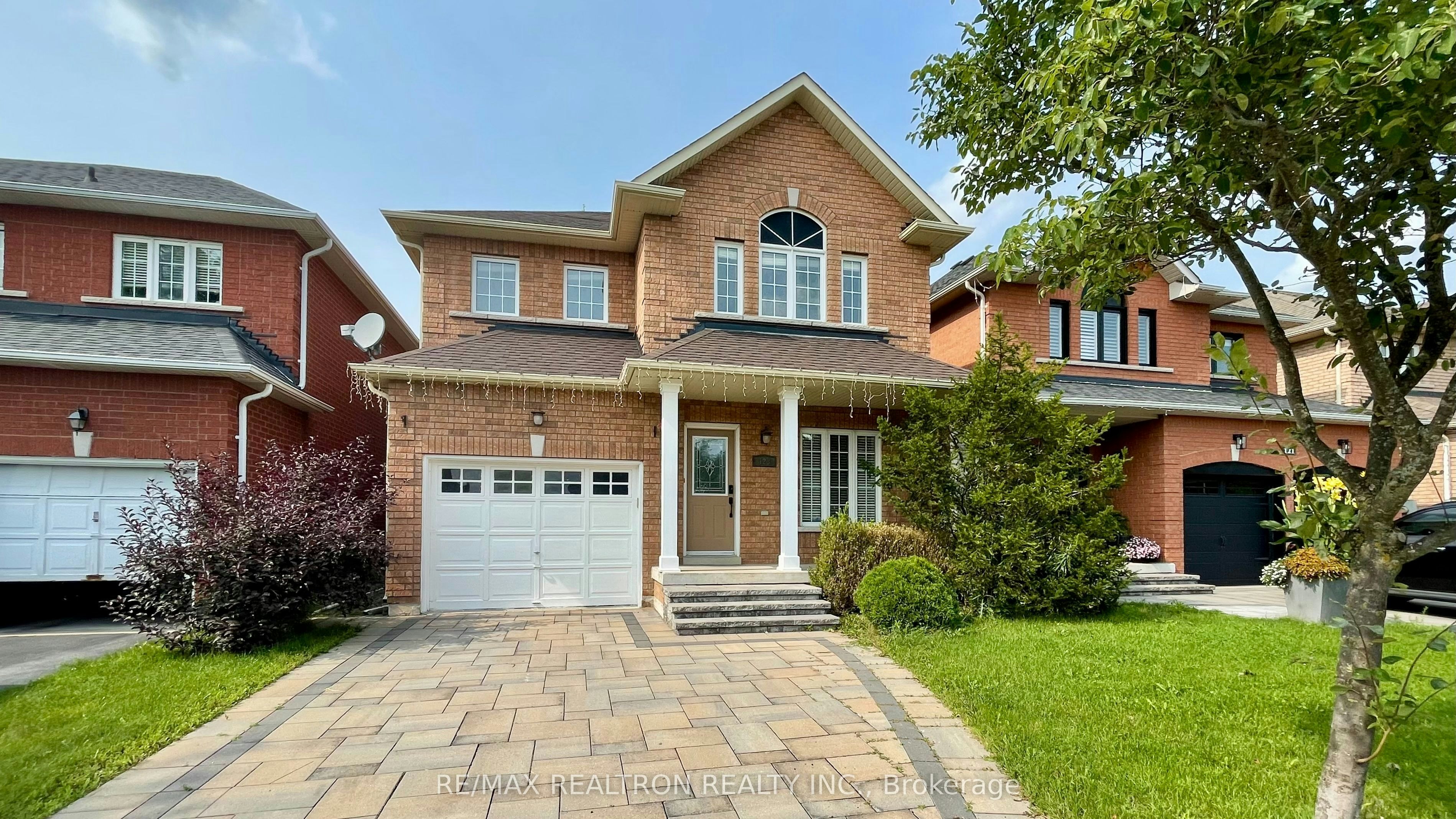 123 Woodbury Crescent, Newmarket, ON, L3X 2T3