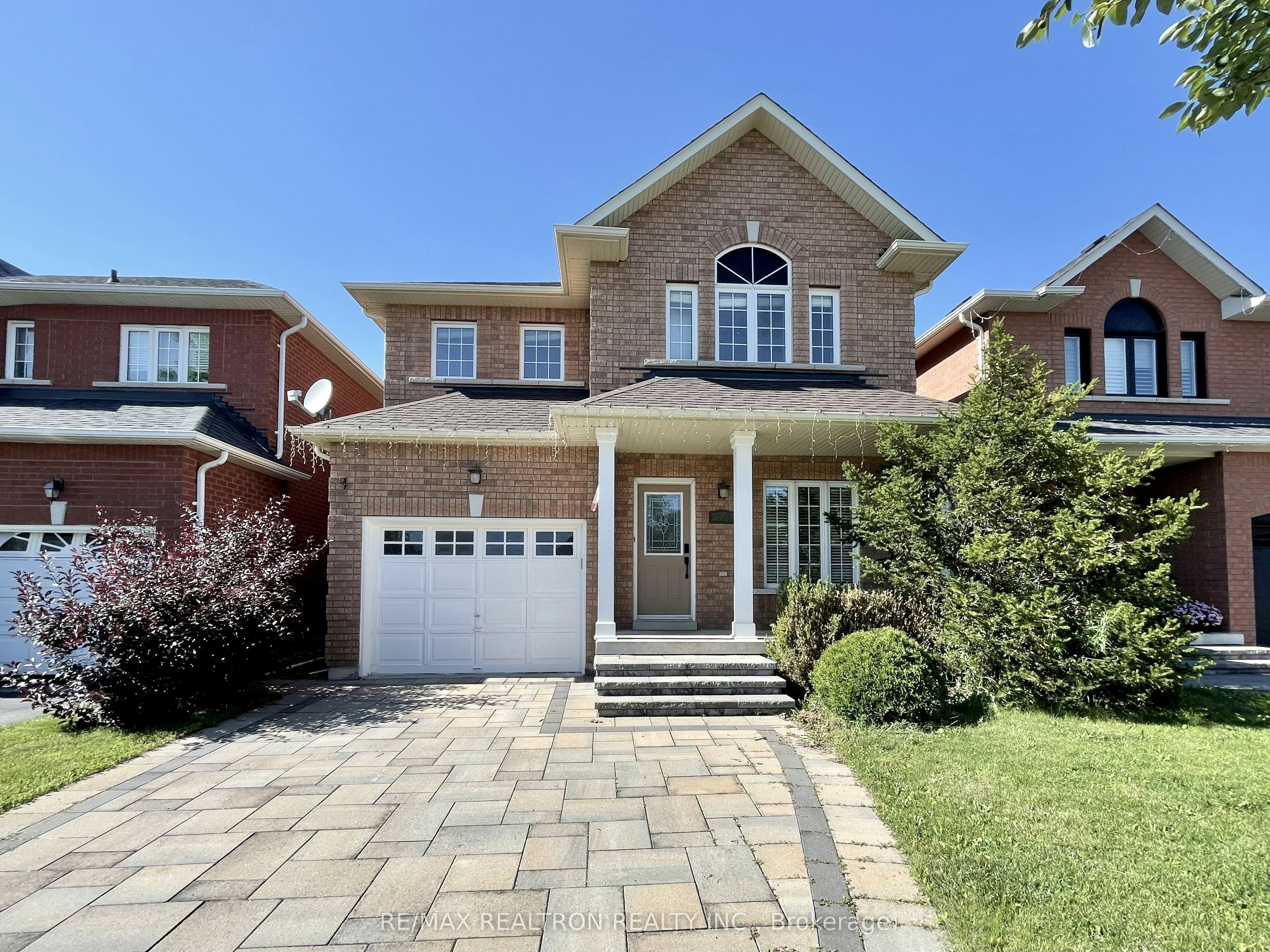 123 Woodbury Crescent, Newmarket, ON, L3X 2T3