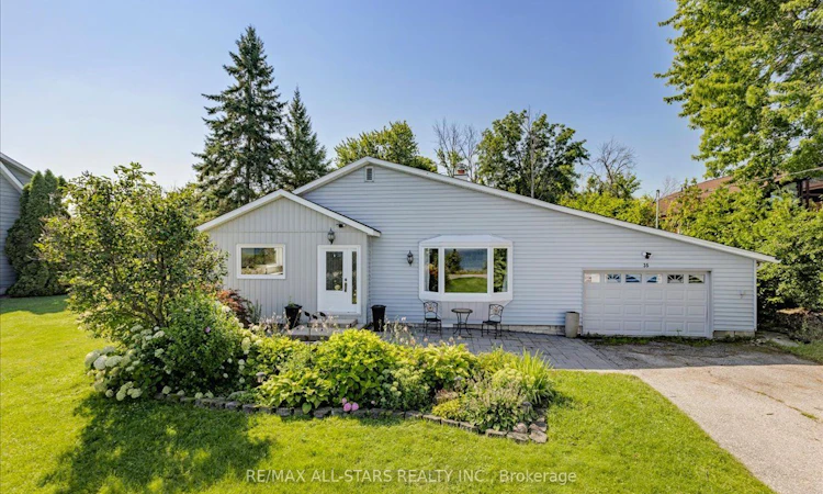 35 Lake Drive E