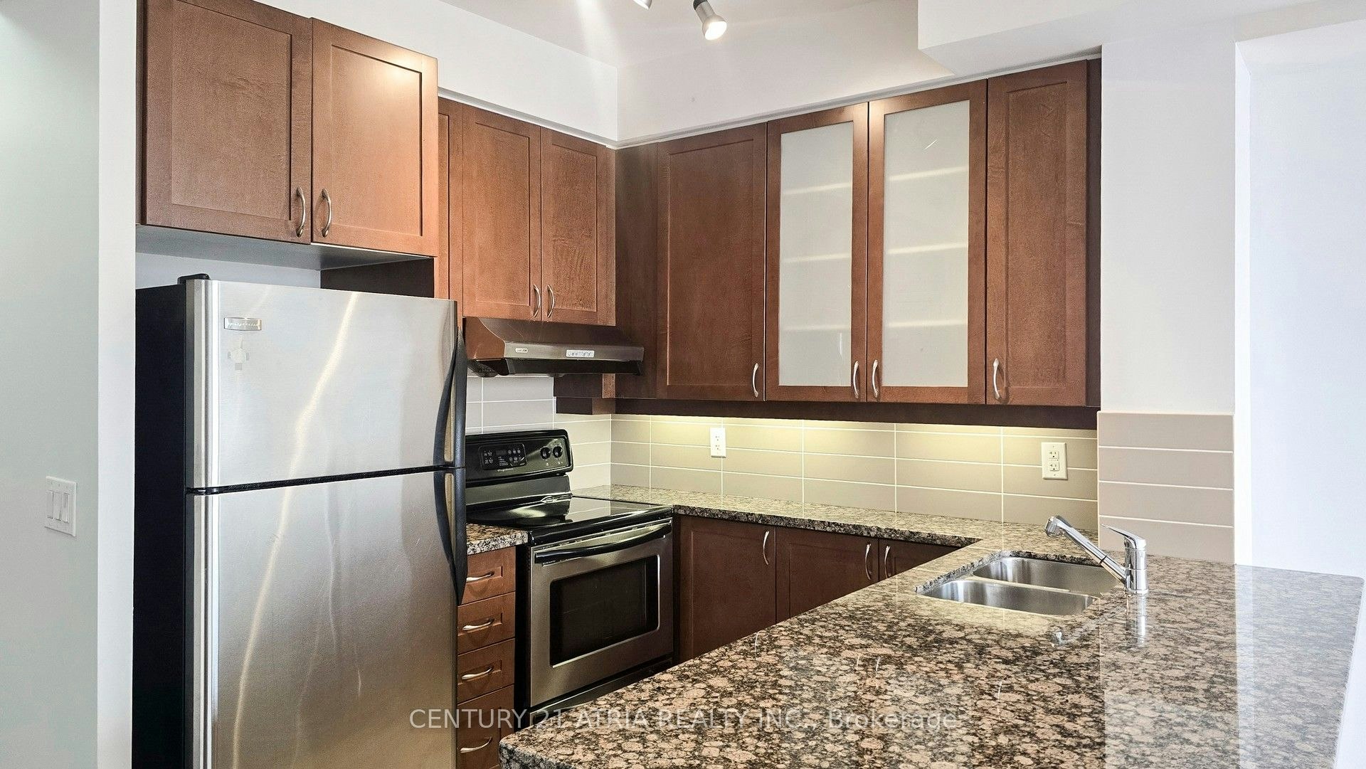 311D-57 Upper Duke Crescent, Markham, ON, L6G 0B0 - 18