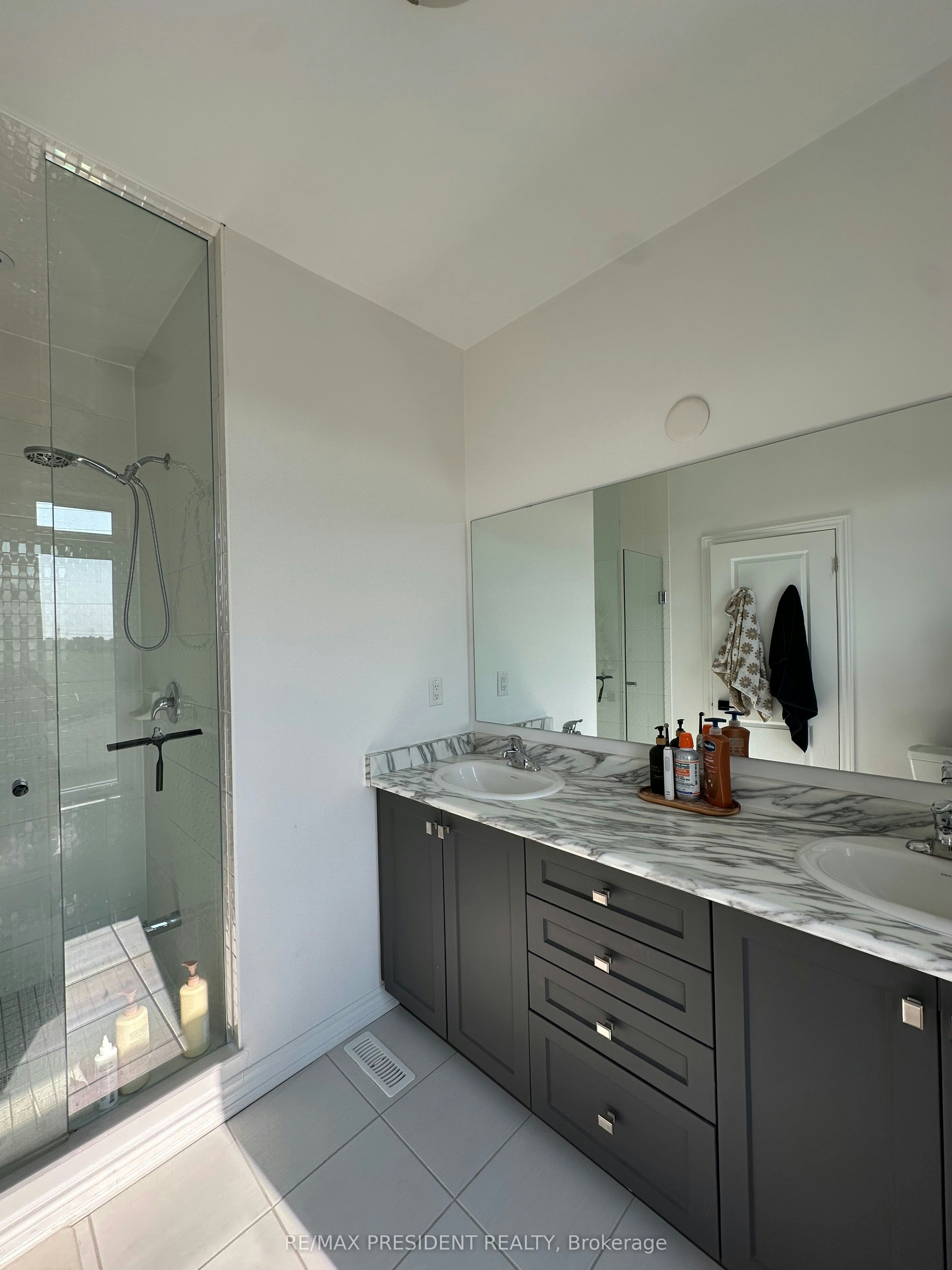 63 Holyrood Crescent, Vaughan, ON, L4H 5G2 - 8