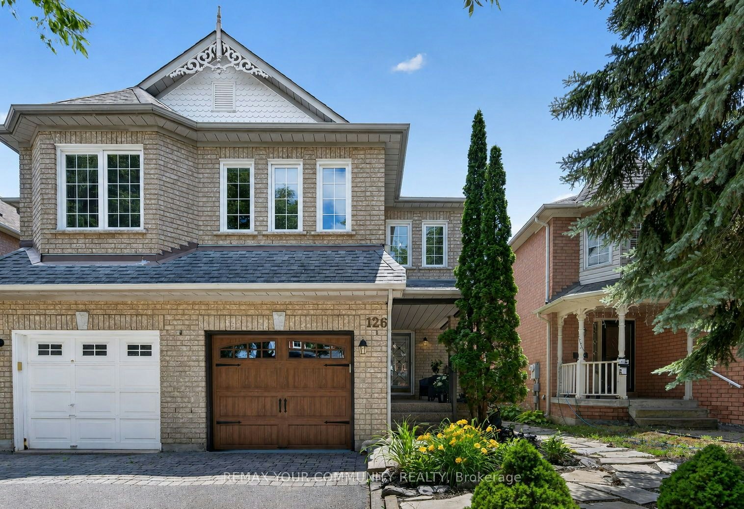 126 Woodroof Crescent, Aurora, ON, L4G 7H2