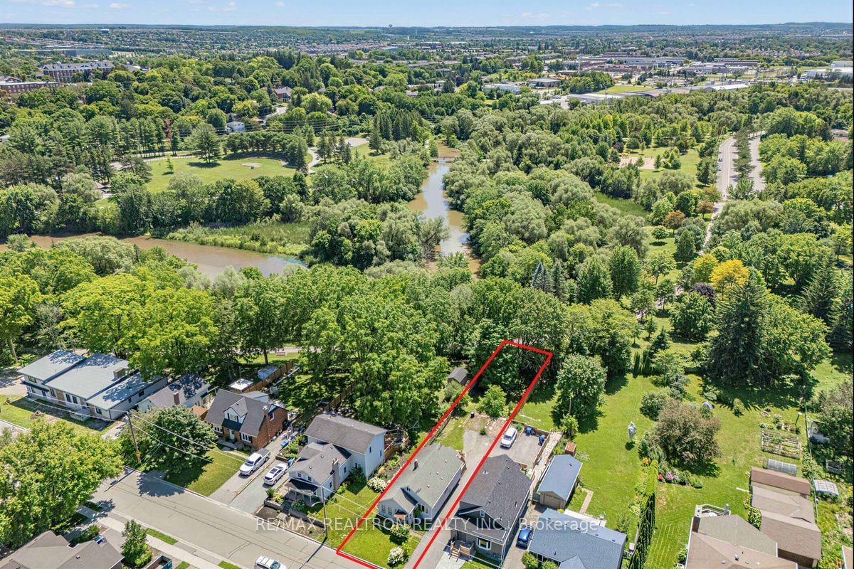 412 Andrew Street, Newmarket, ON, L3Y 1H4