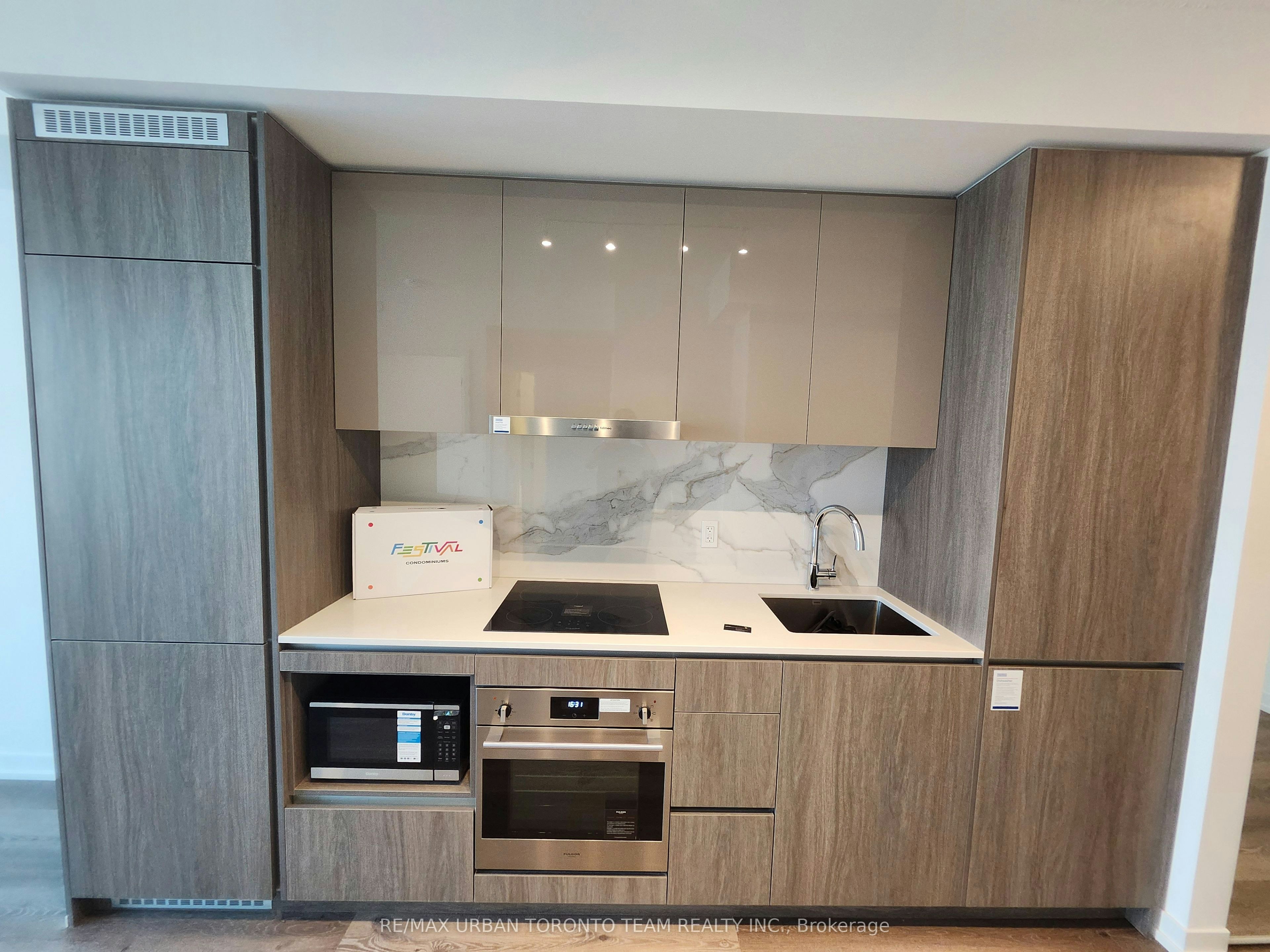 2508-28 Interchange Way, Vaughan, ON, L4K 0P8 - 4