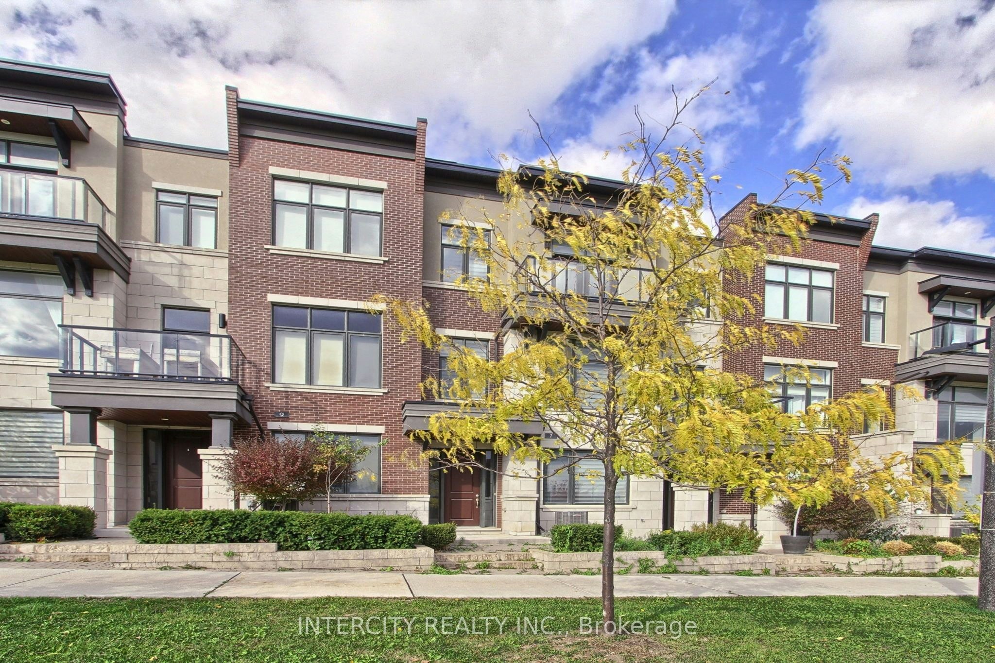 7 Adaskin Drive, Vaughan, ON, L6A 4Z8 - 3