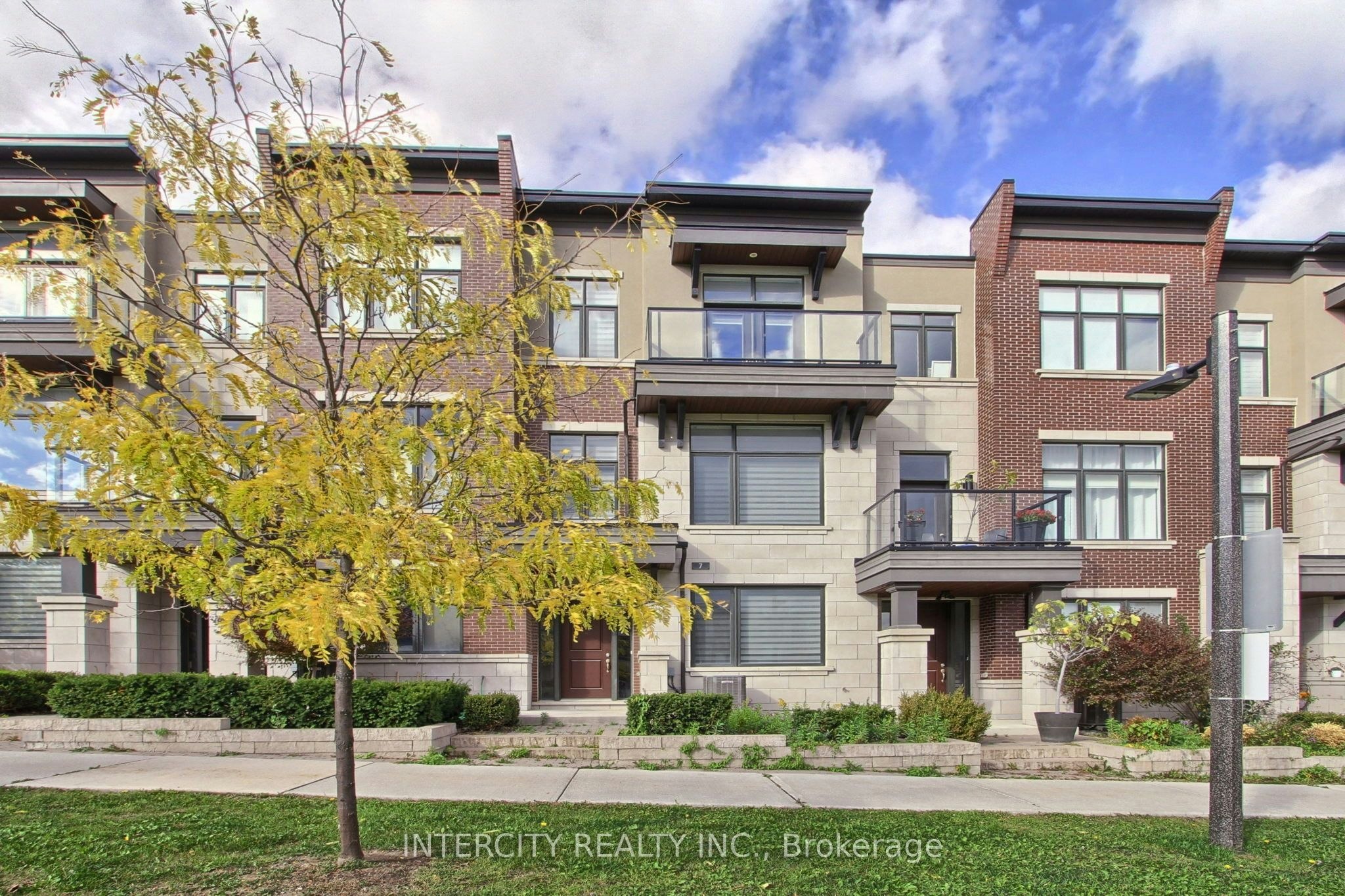 7 Adaskin Drive, Vaughan, ON, L6A 4Z8