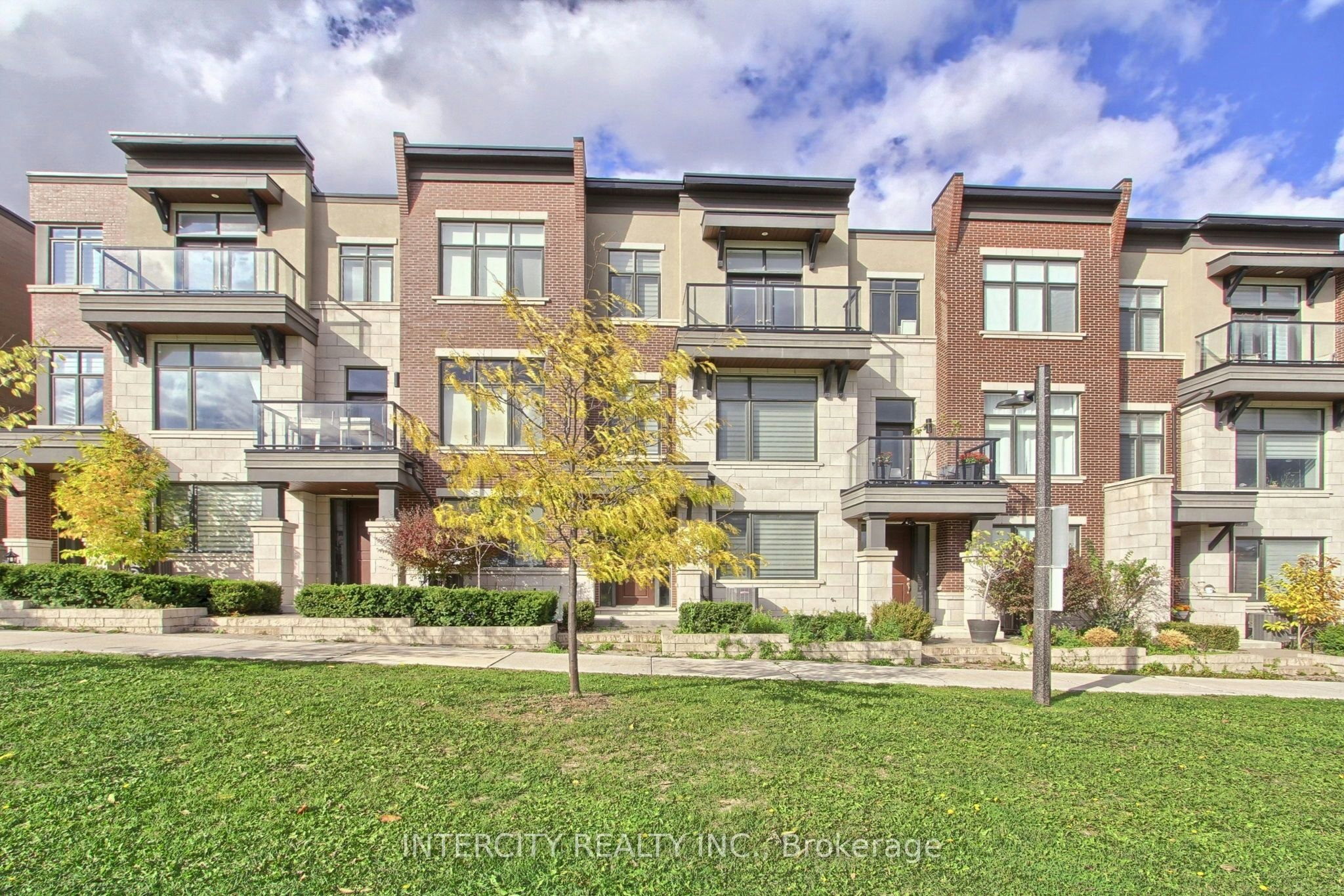 7 Adaskin Drive, Vaughan, ON, L6A 4Z8 - 4