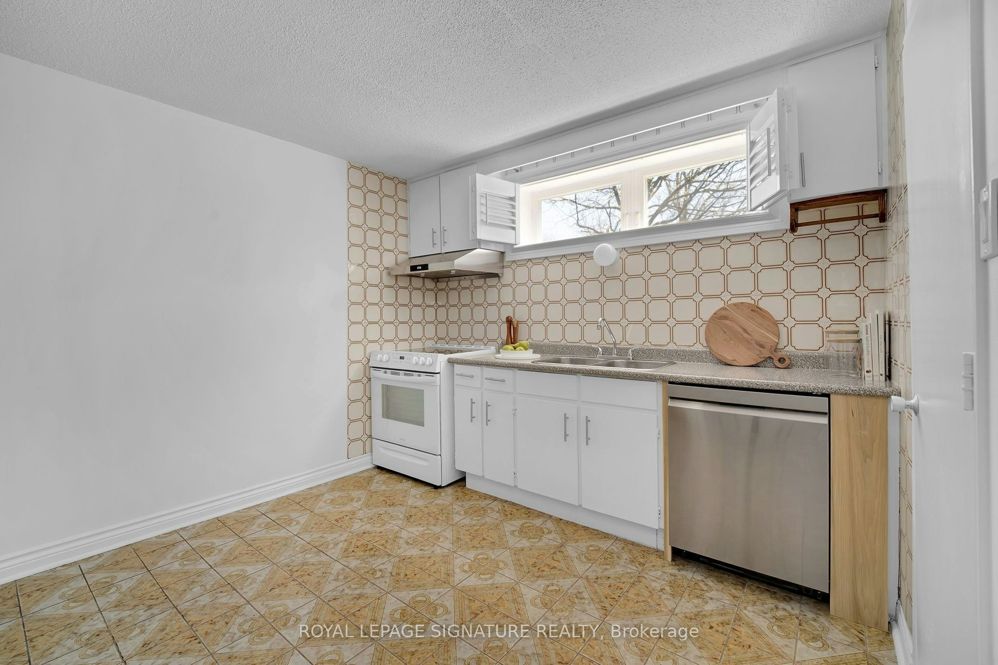 Lower-49 Sylvadene Parkway, Vaughan, ON, L4L 2M5 - 7