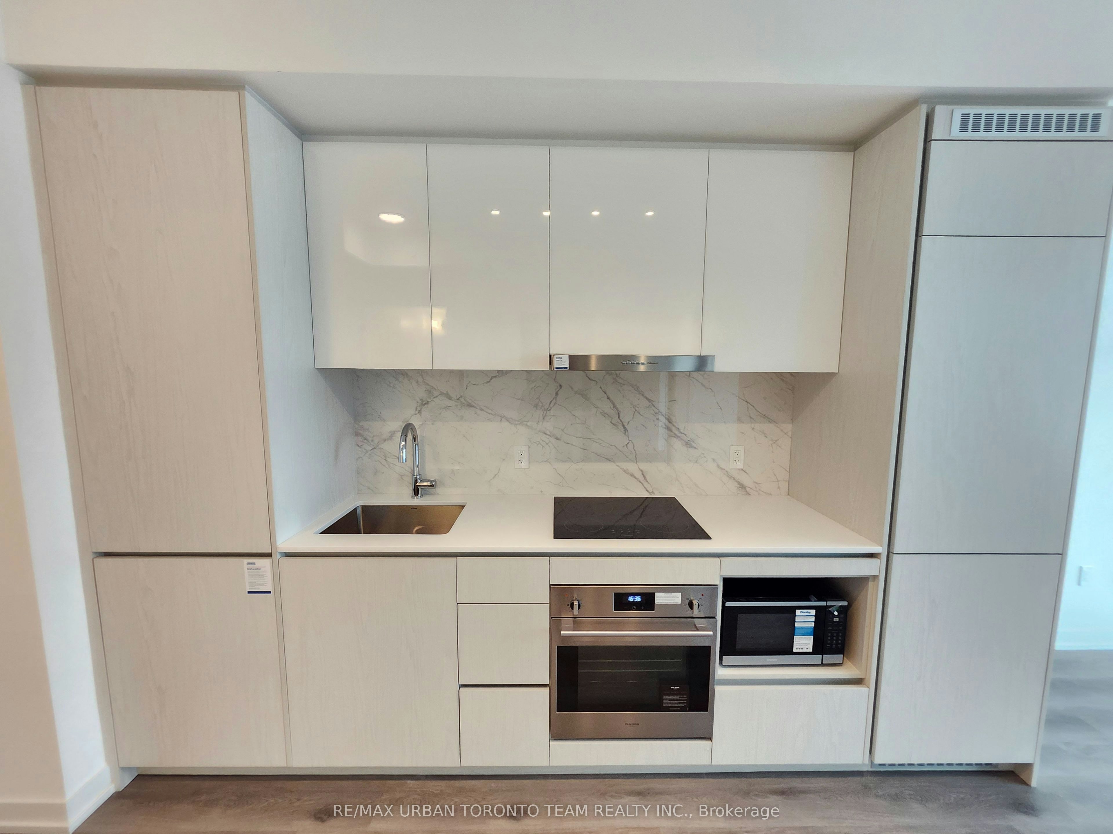 2511-28 Interchange Way, Vaughan, ON, L4K 0P8 - 4