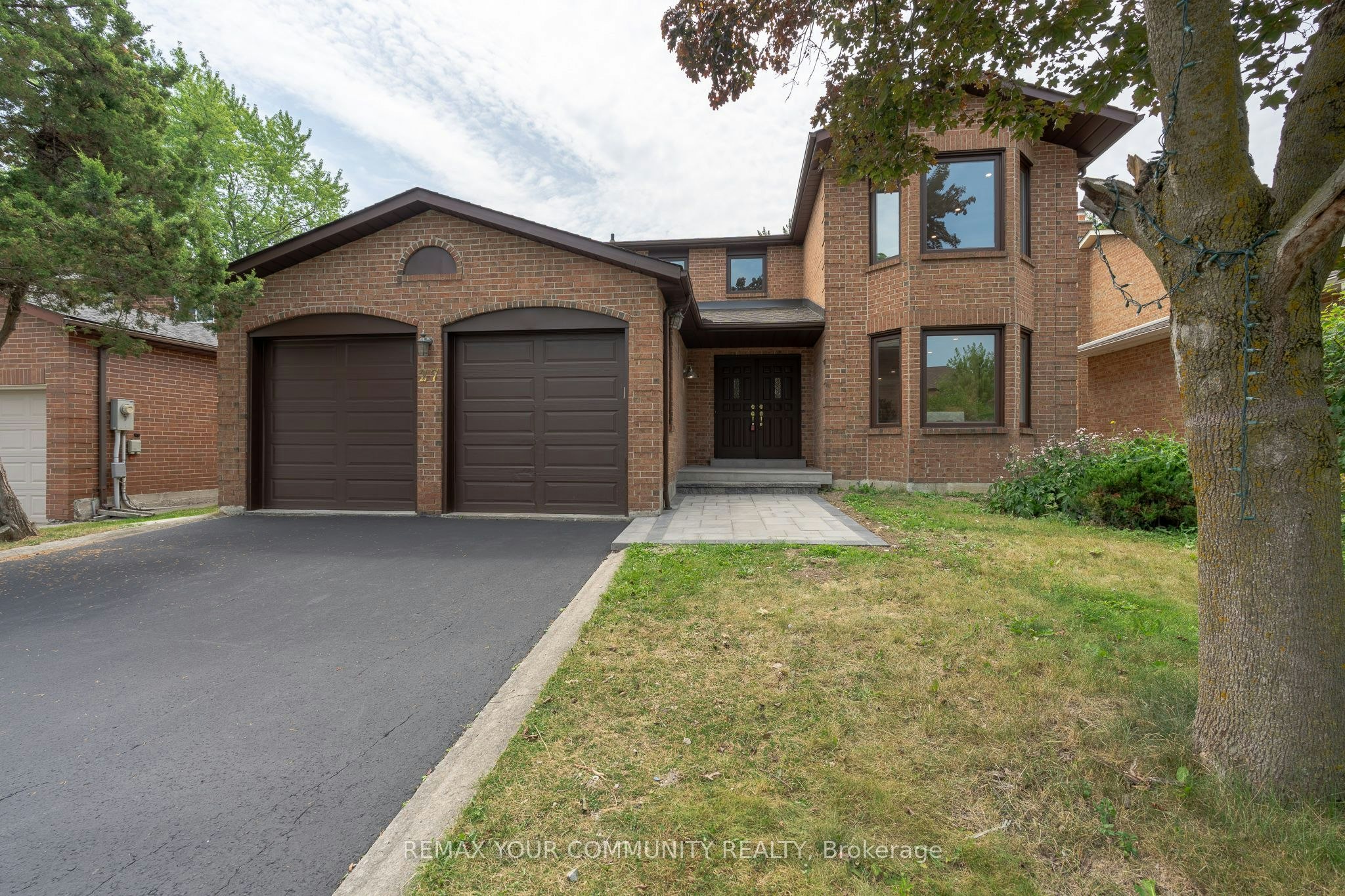 27 Houseman Crescent, Richmond Hill, ON, L4C 7S3