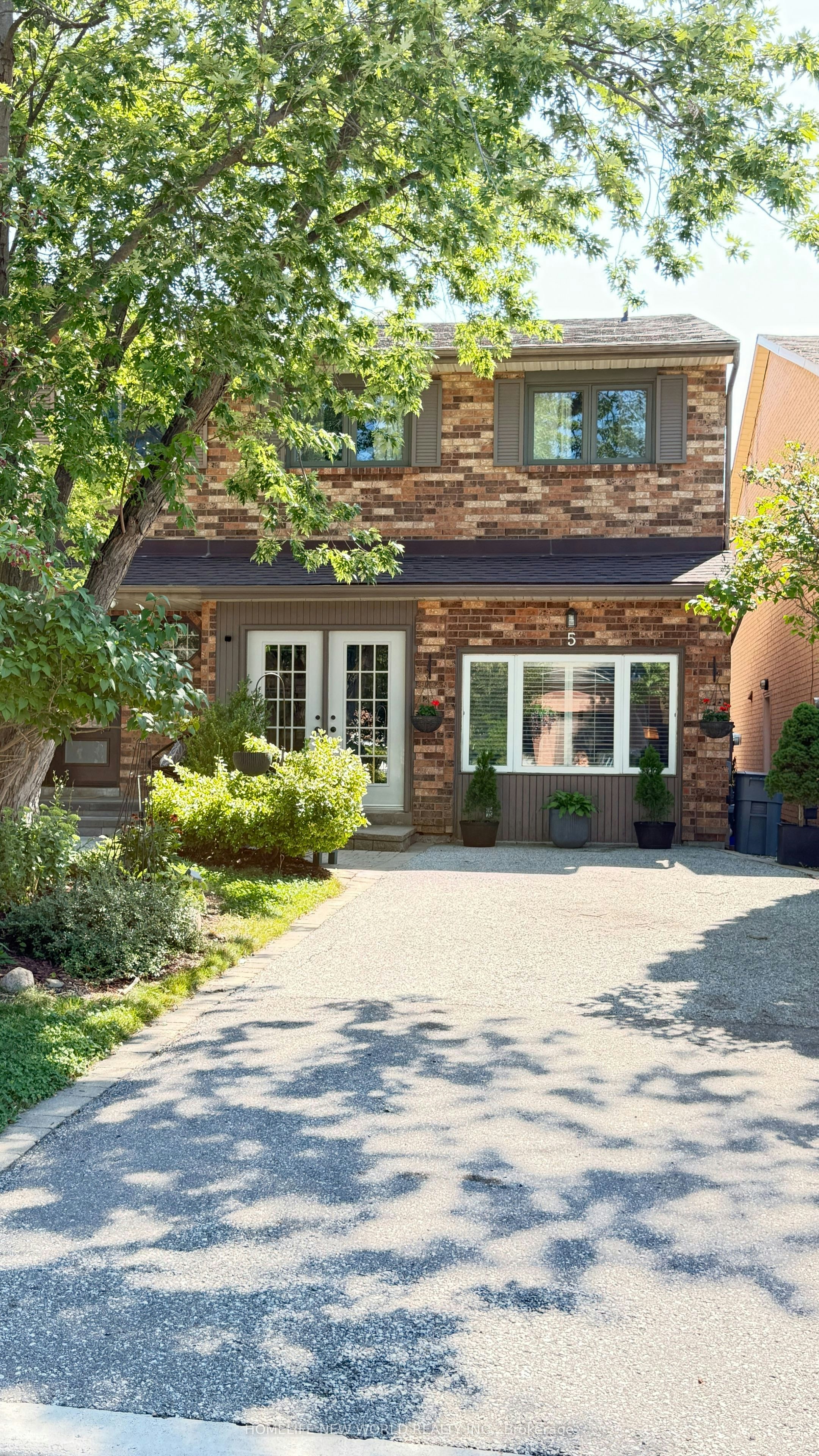 5 Doral Gate, Markham, ON, L3T 7K6