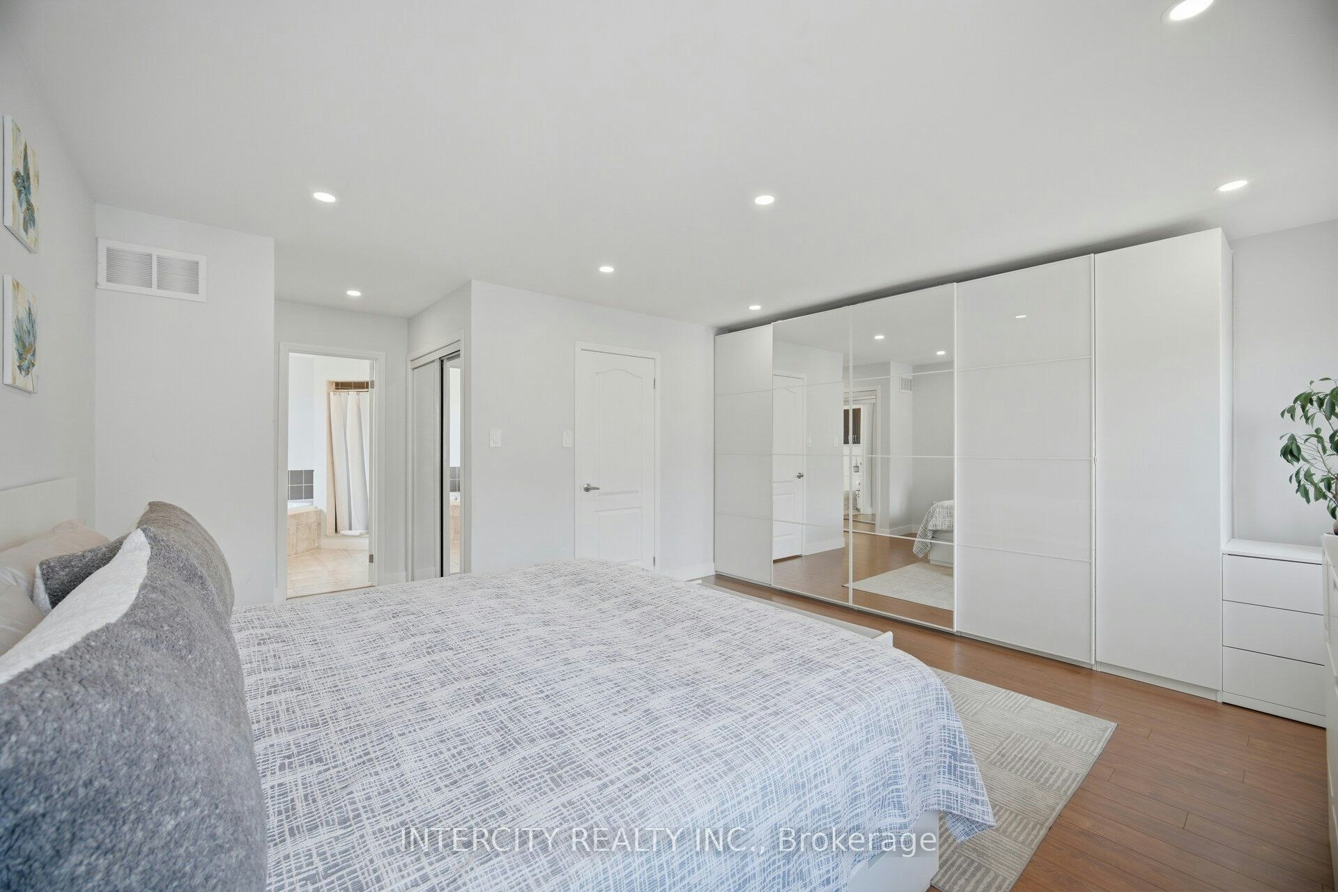 64 Coranto Way, Vaughan, ON, L4H 3L9 - 8