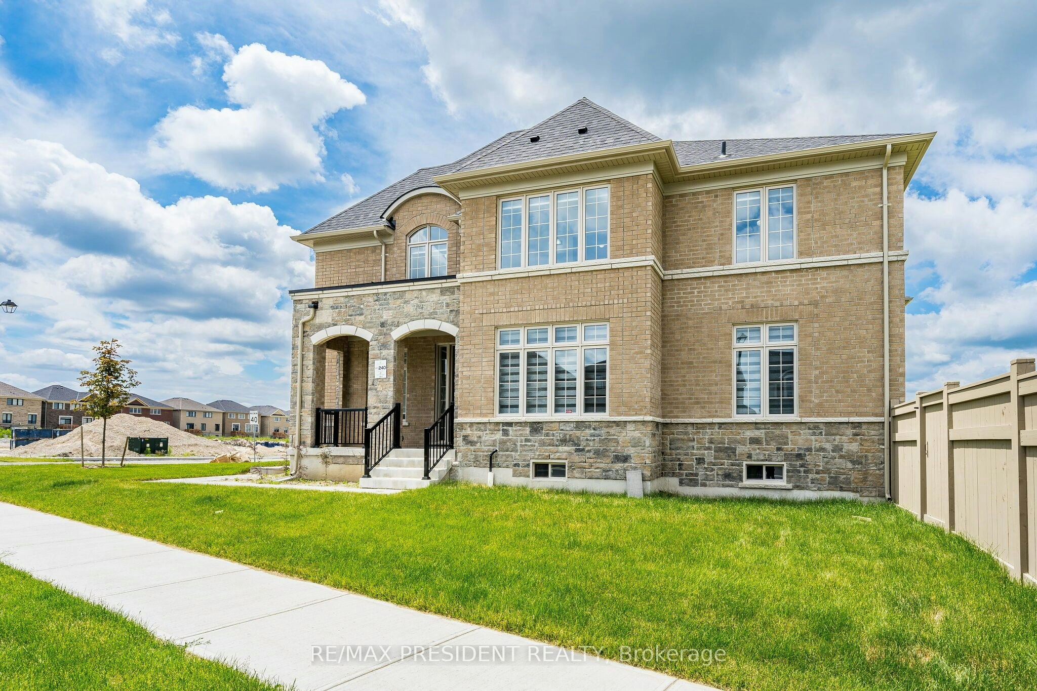 2 Hawthorns Gardens, Adjala-Tosorontio, ON, L0G 1W0 - 4