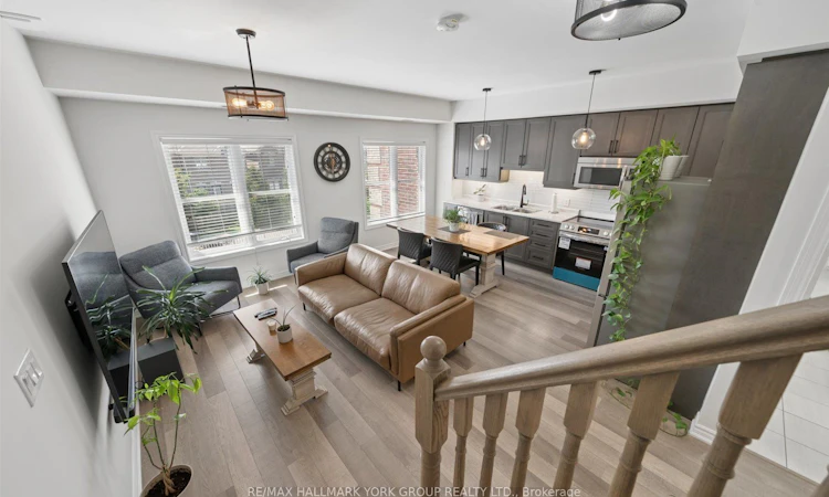 203-3905 Major Mackenzie Drive