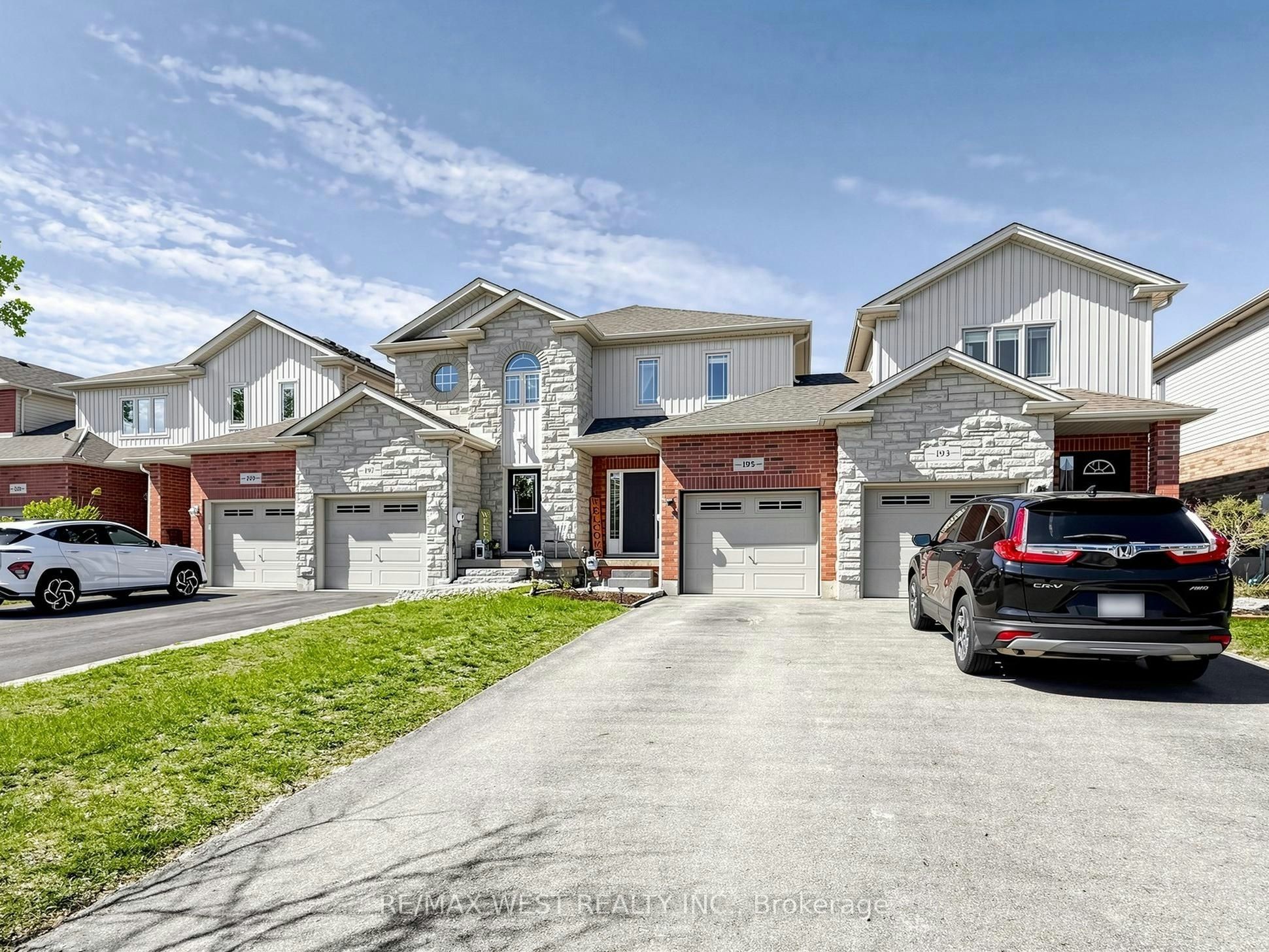 195 Banting Crescent, Essa, ON, L0M 1B6