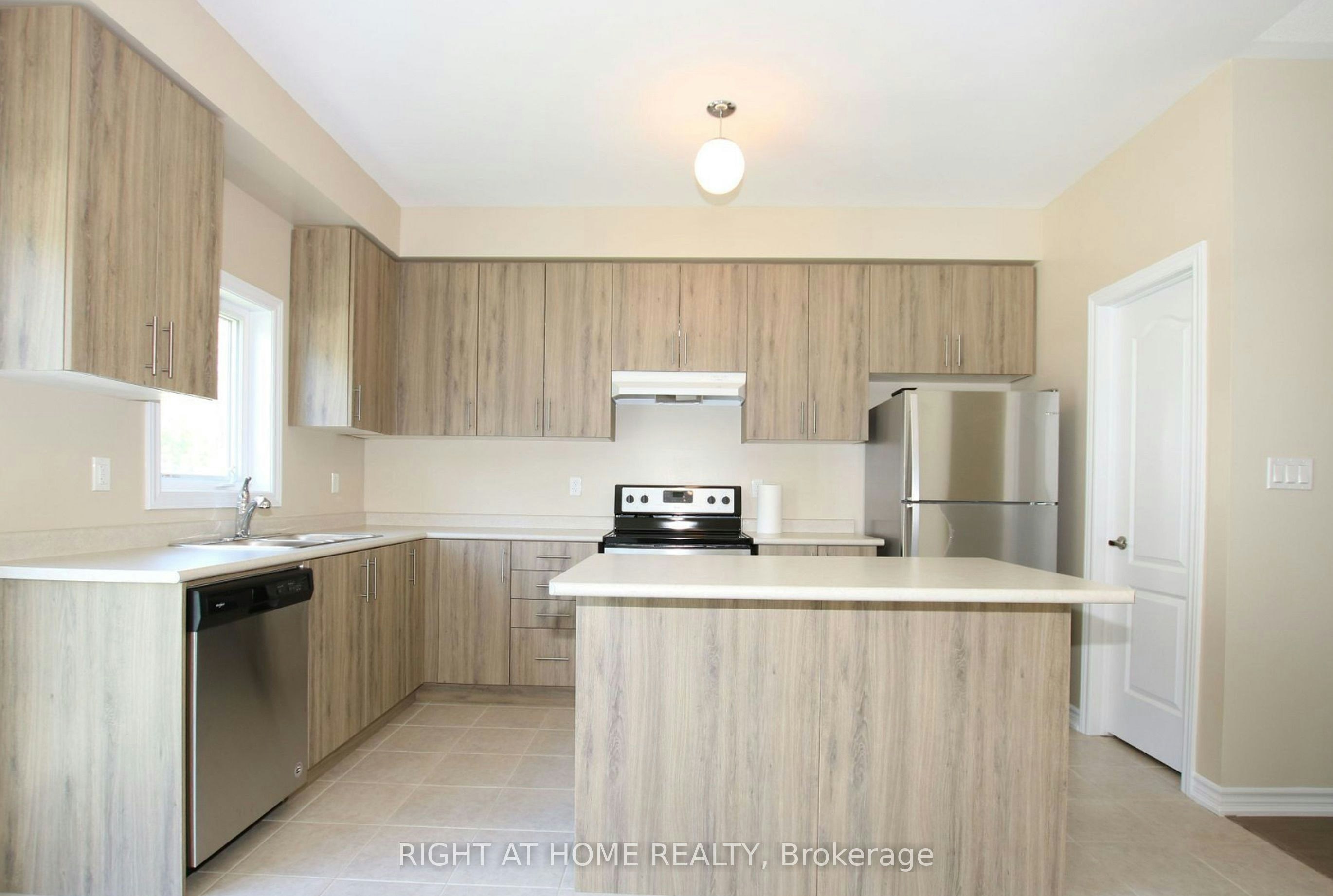 49 Milson Crescent, Essa, ON, L3W 0C9 - 2