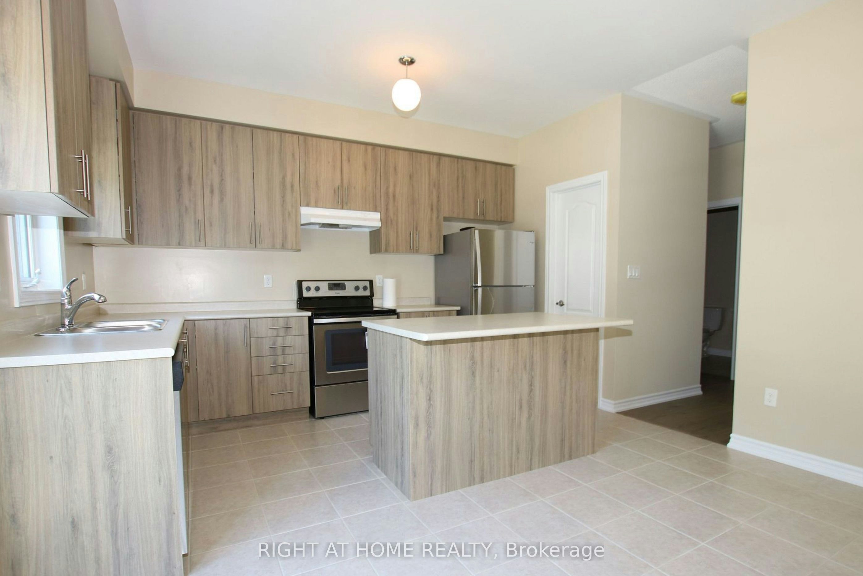 49 Milson Crescent, Essa, ON, L3W 0C9 - 3