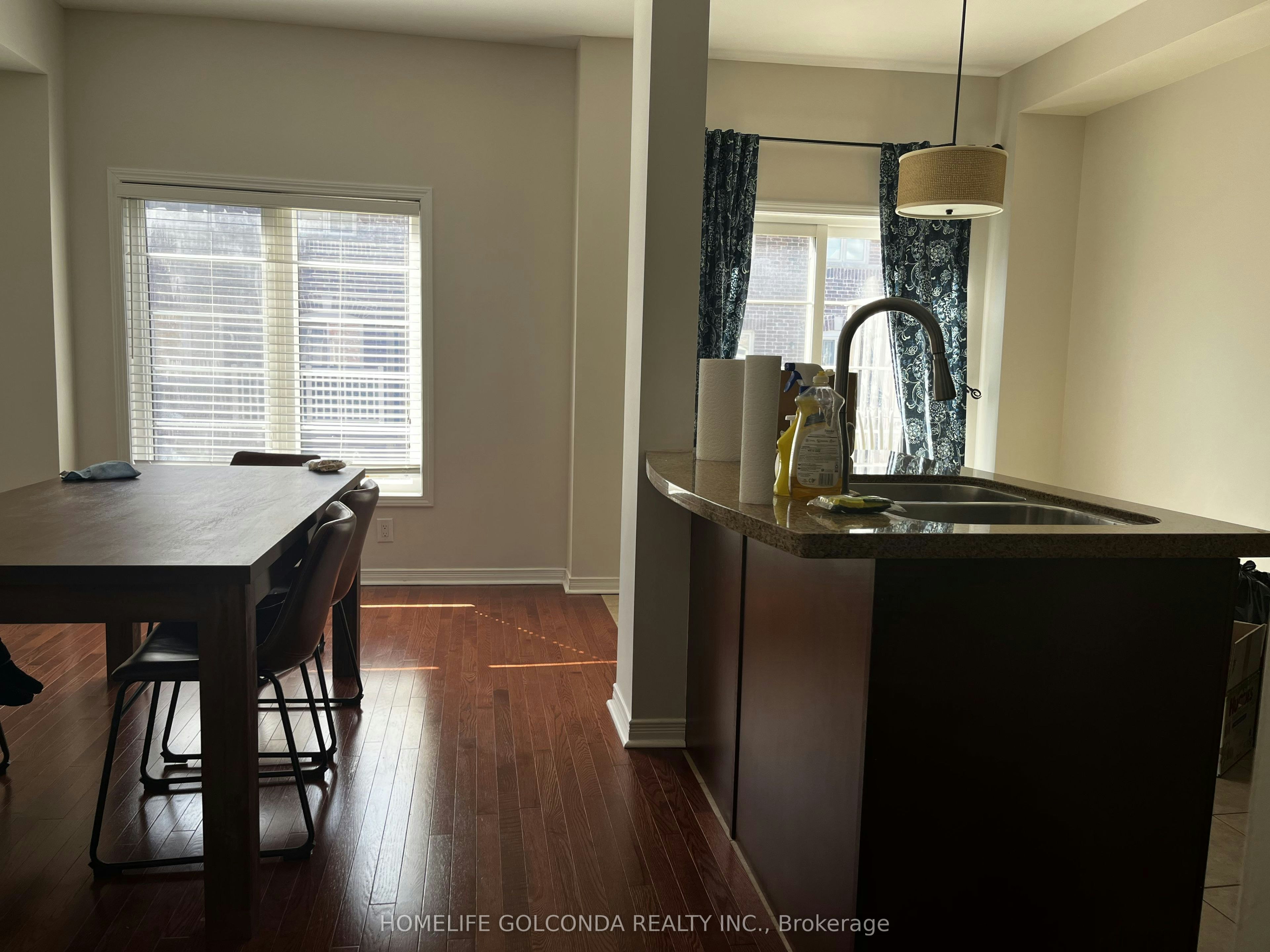 139 Chapman Court, Aurora, ON, L4G 0E2 - 2