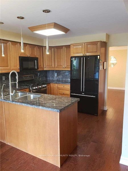243 Glenway Circle, Newmarket, ON, L3Y 7S6 - 3