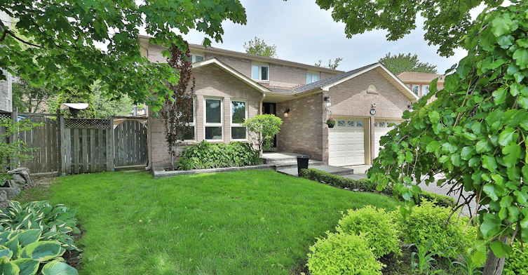 58 Pickett Crescent, Richmond Hill, ON, L4C 9L3 - 2