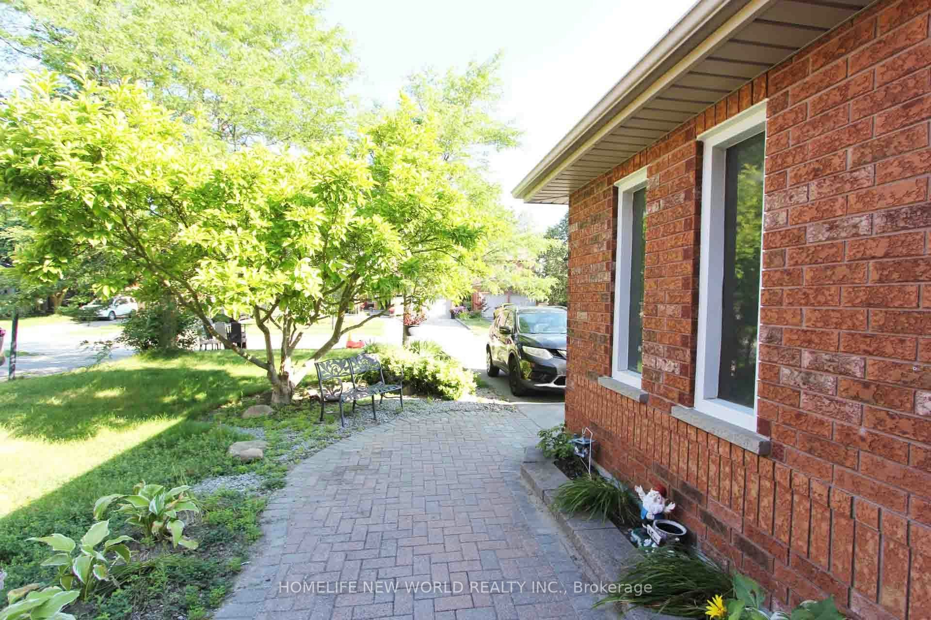 834 Surin Court, Newmarket, ON, L3Y 8R4 - 3