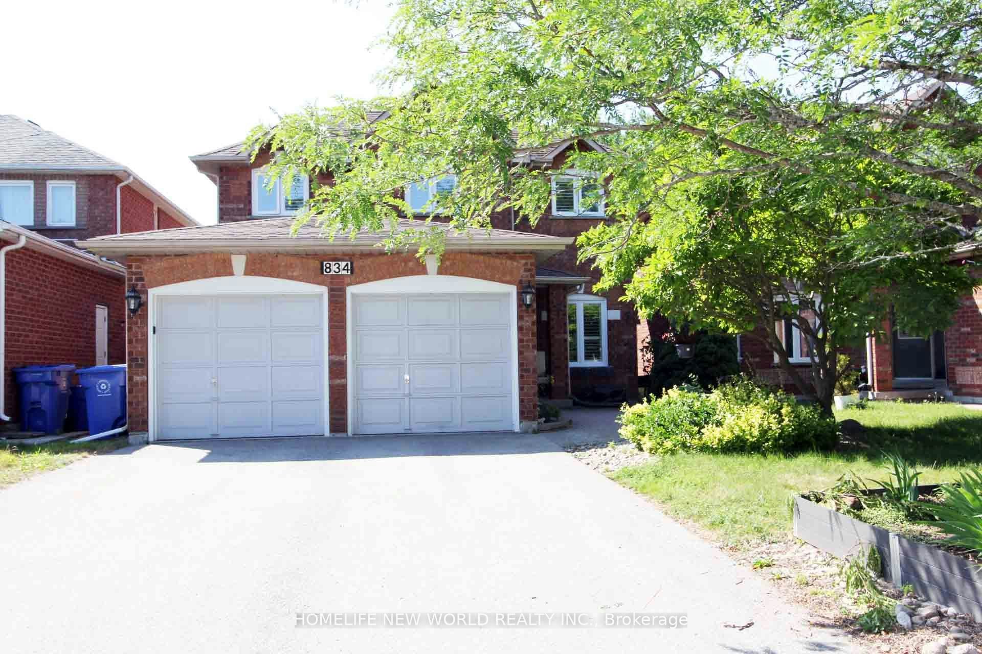 834 Surin Court, Newmarket, ON, L3Y 8R4
