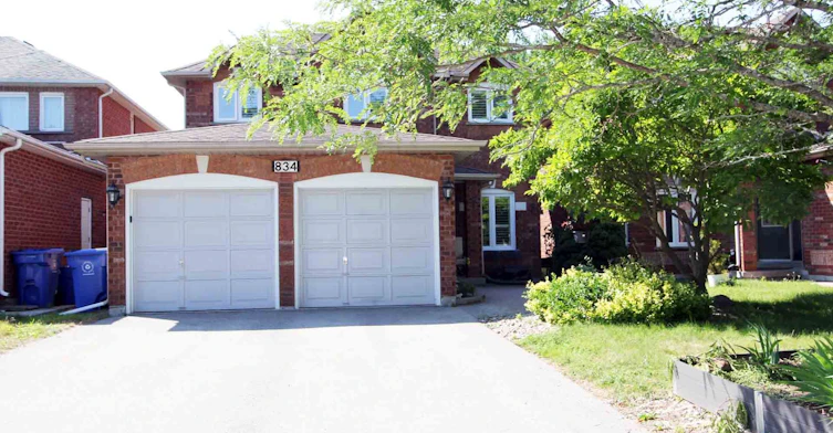 834 Surin Court, Newmarket, ON, L3Y 8R4