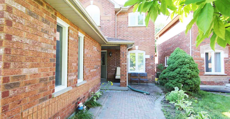 834 Surin Court, Newmarket, ON, L3Y 8R4 - 2
