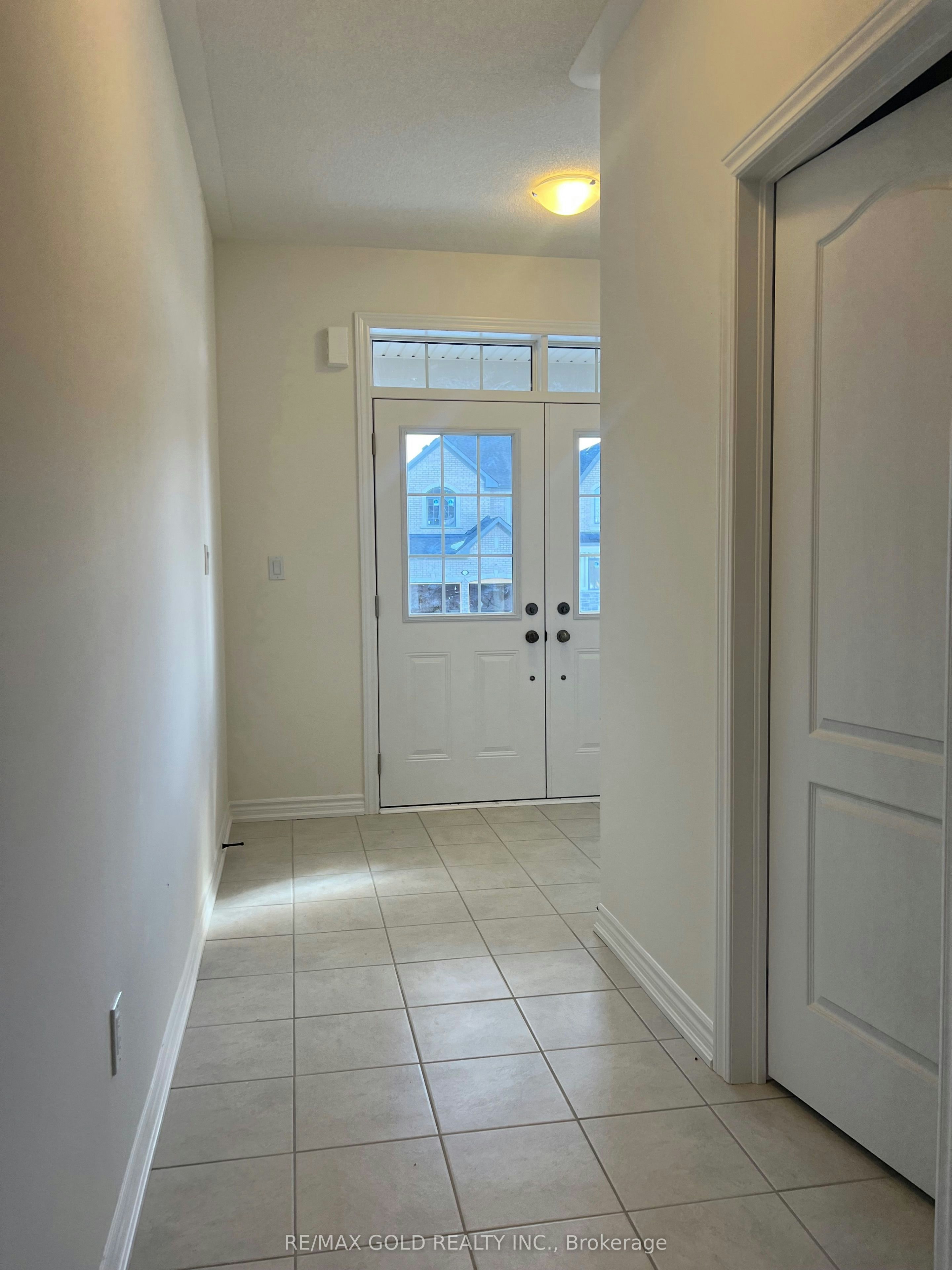 4 Lawrence D. Pridham Avenue, New Tecumseth, ON, L6R 0X1 - 2
