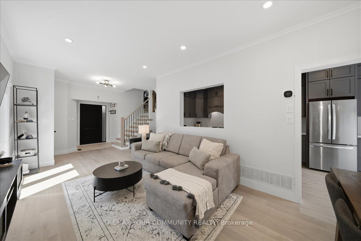 91 Downey Circle, Aurora, ON, L4G 7E8