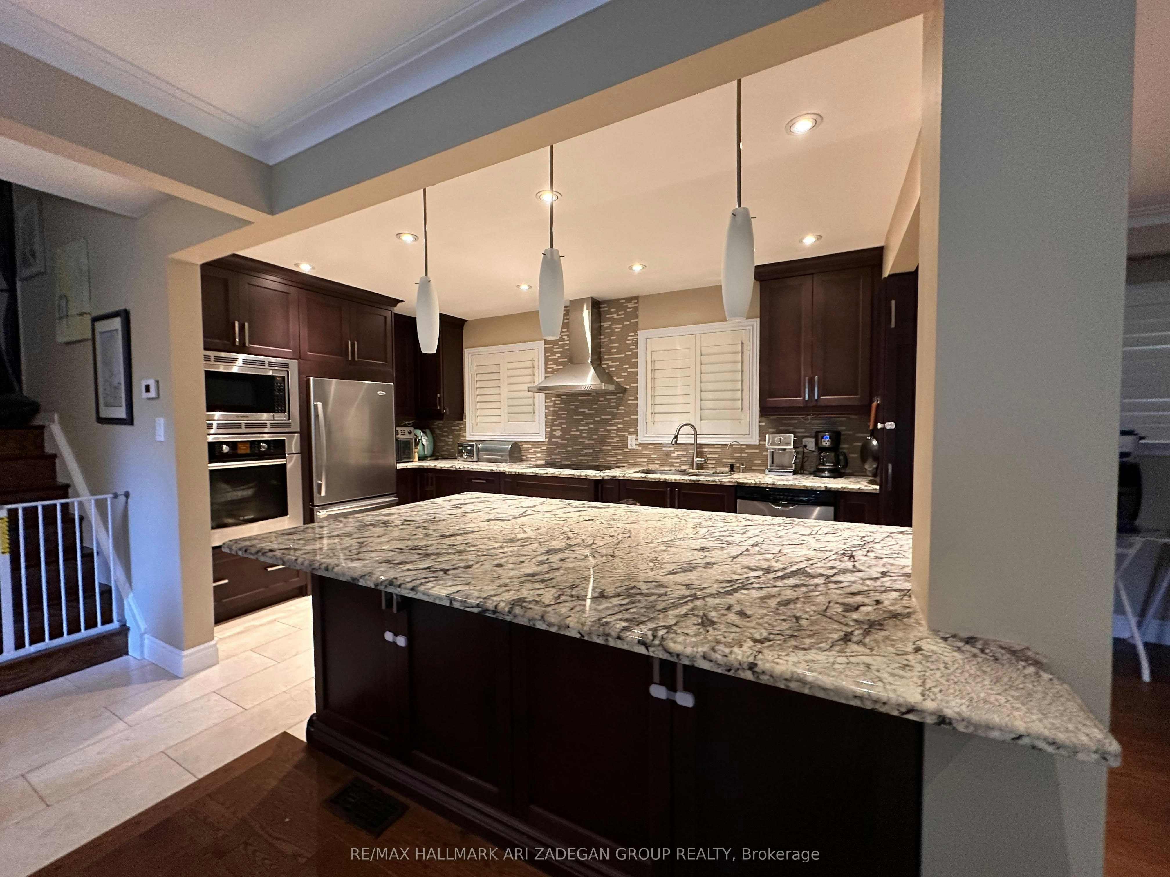 290 Gretel Drive, Richmond Hill, ON, L4C 4V1 - 2