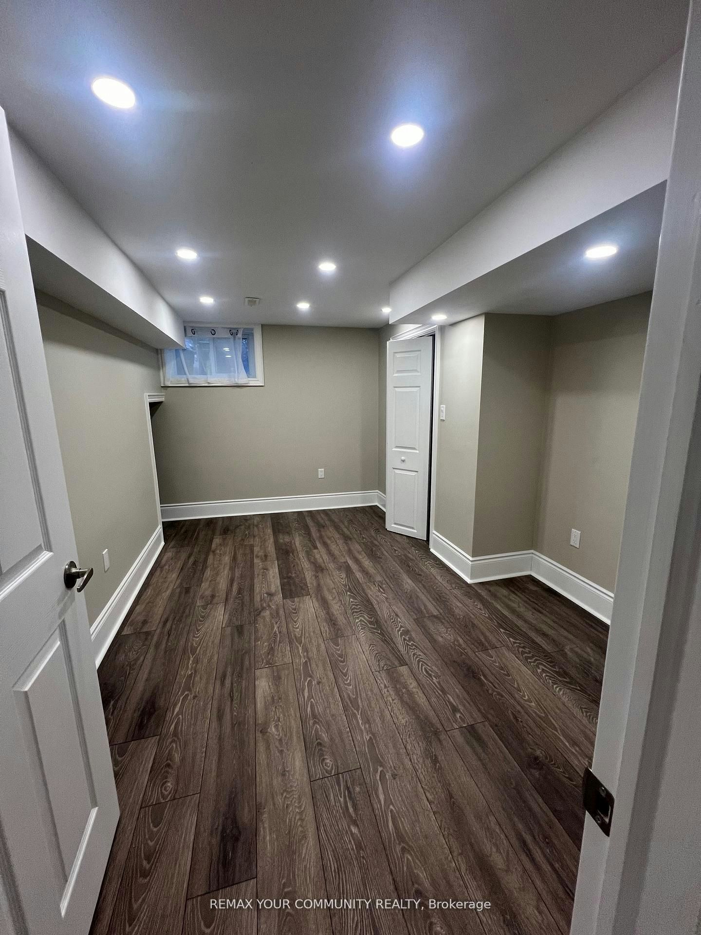 23 Irwin Avenue, Aurora, ON, L4G 3G1 - 8