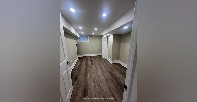 23 Irwin Avenue, Aurora, ON, L4G 3G1 - 8