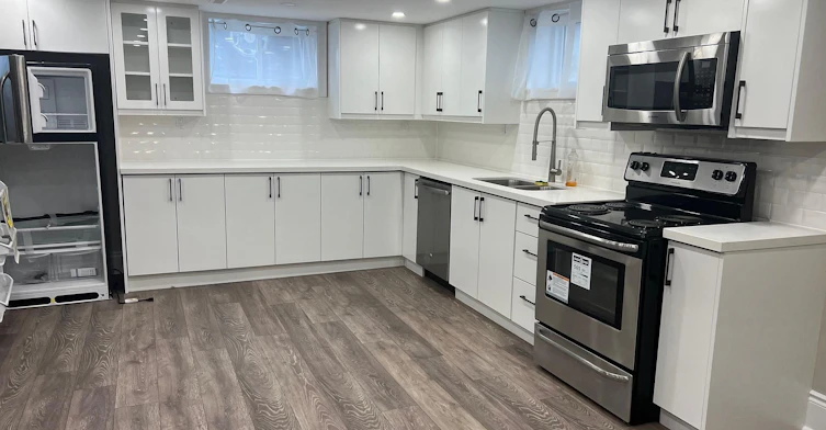 23 Irwin Avenue, Aurora, ON, L4G 3G1 - 2