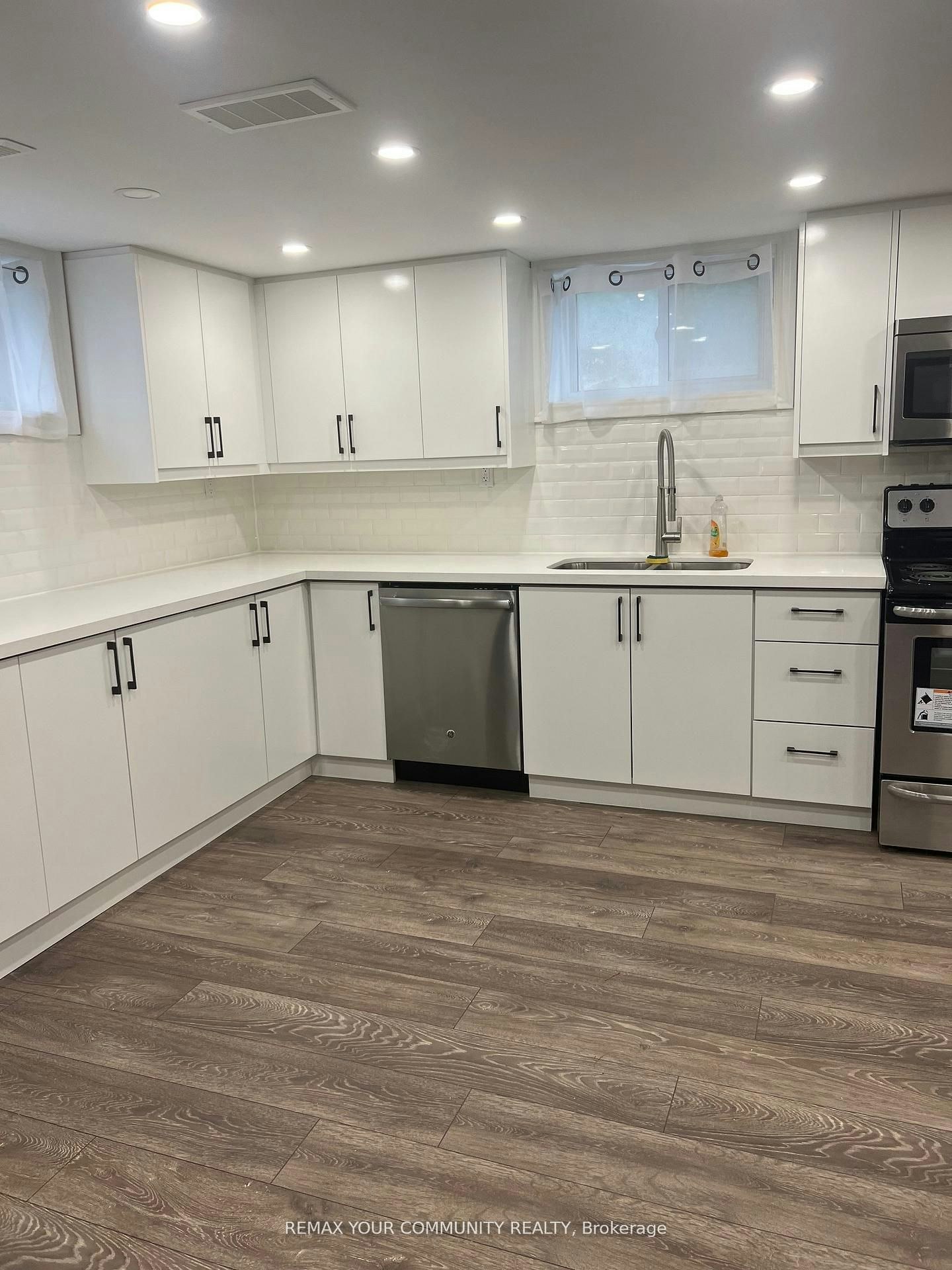 23 Irwin Avenue, Aurora, ON, L4G 3G1 - 4
