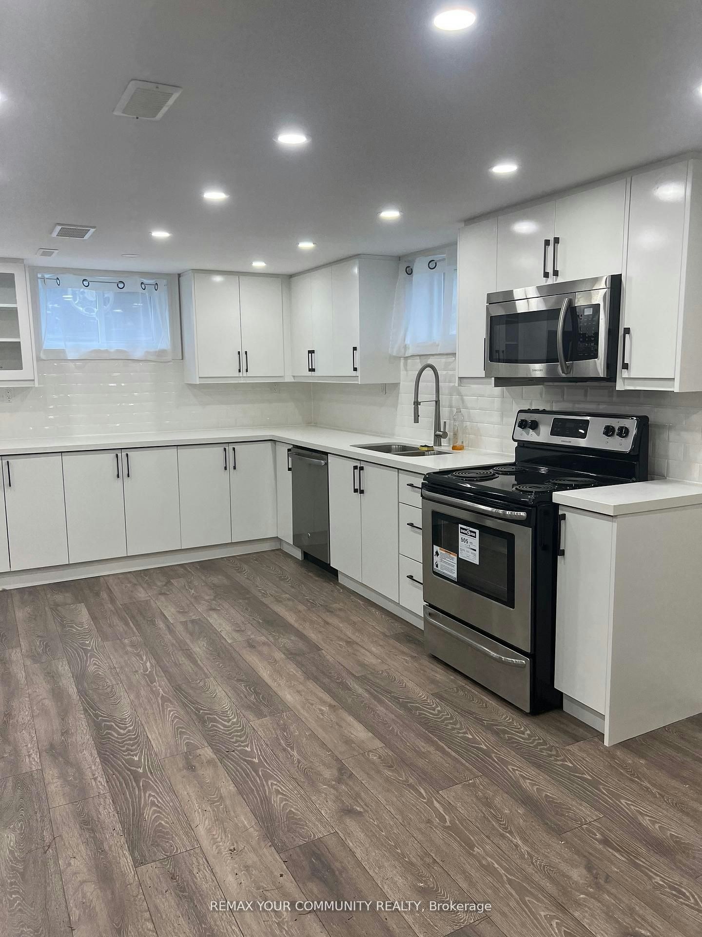 23 Irwin Avenue, Aurora, ON, L4G 3G1