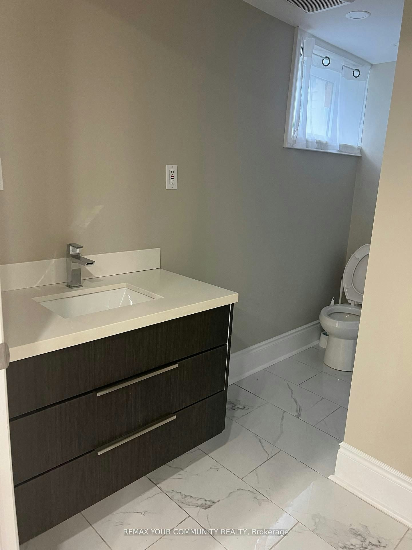 23 Irwin Avenue, Aurora, ON, L4G 3G1 - 3