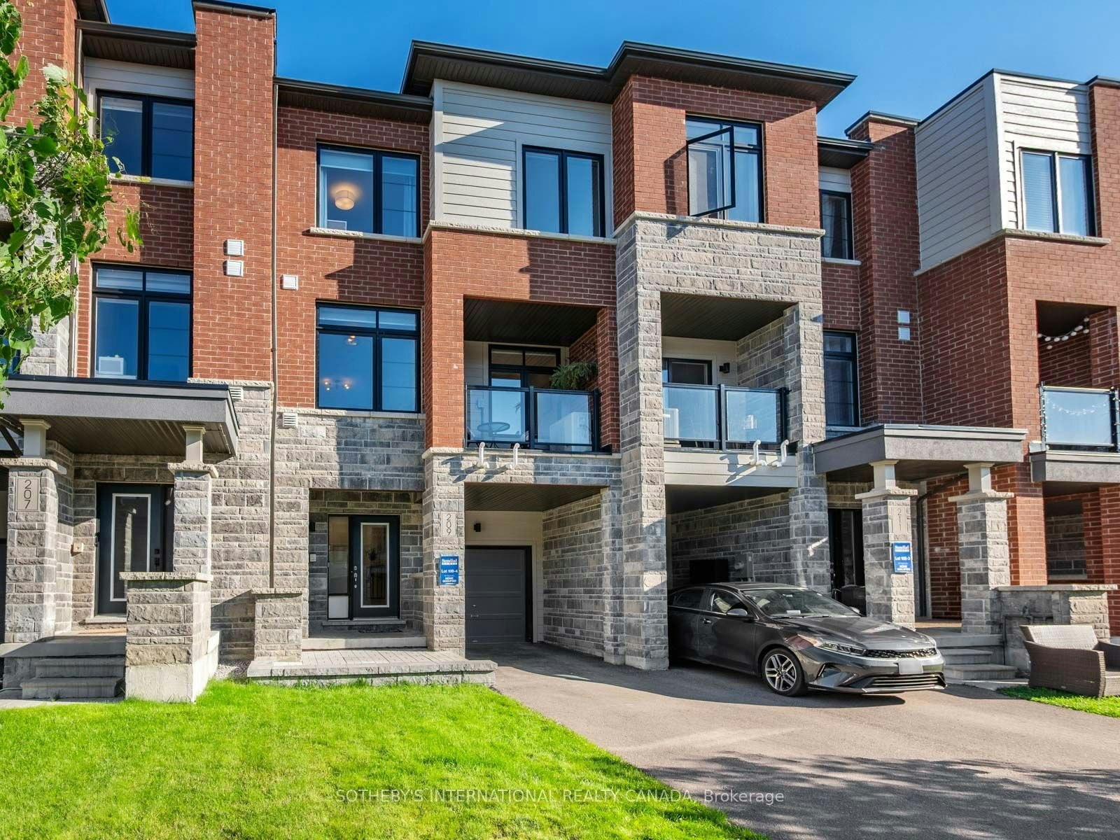 209 Vivant Street, Newmarket, ON, L3X 0K7