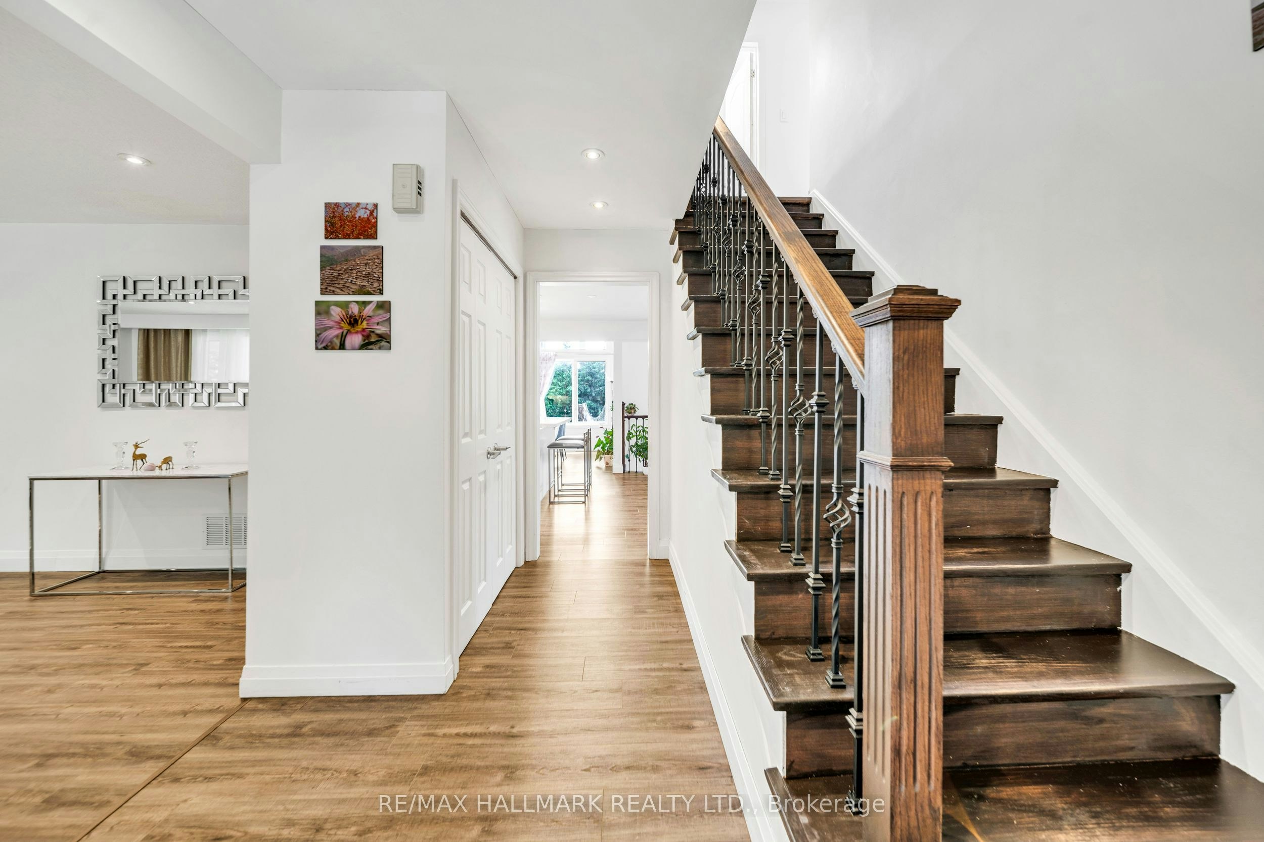 39 Sunnywood Crescent, Richmond Hill, ON, L4C 6W2 - 4