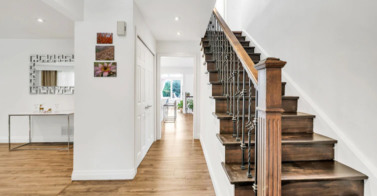 39 Sunnywood Crescent, Richmond Hill, ON, L4C 6W2 - 4