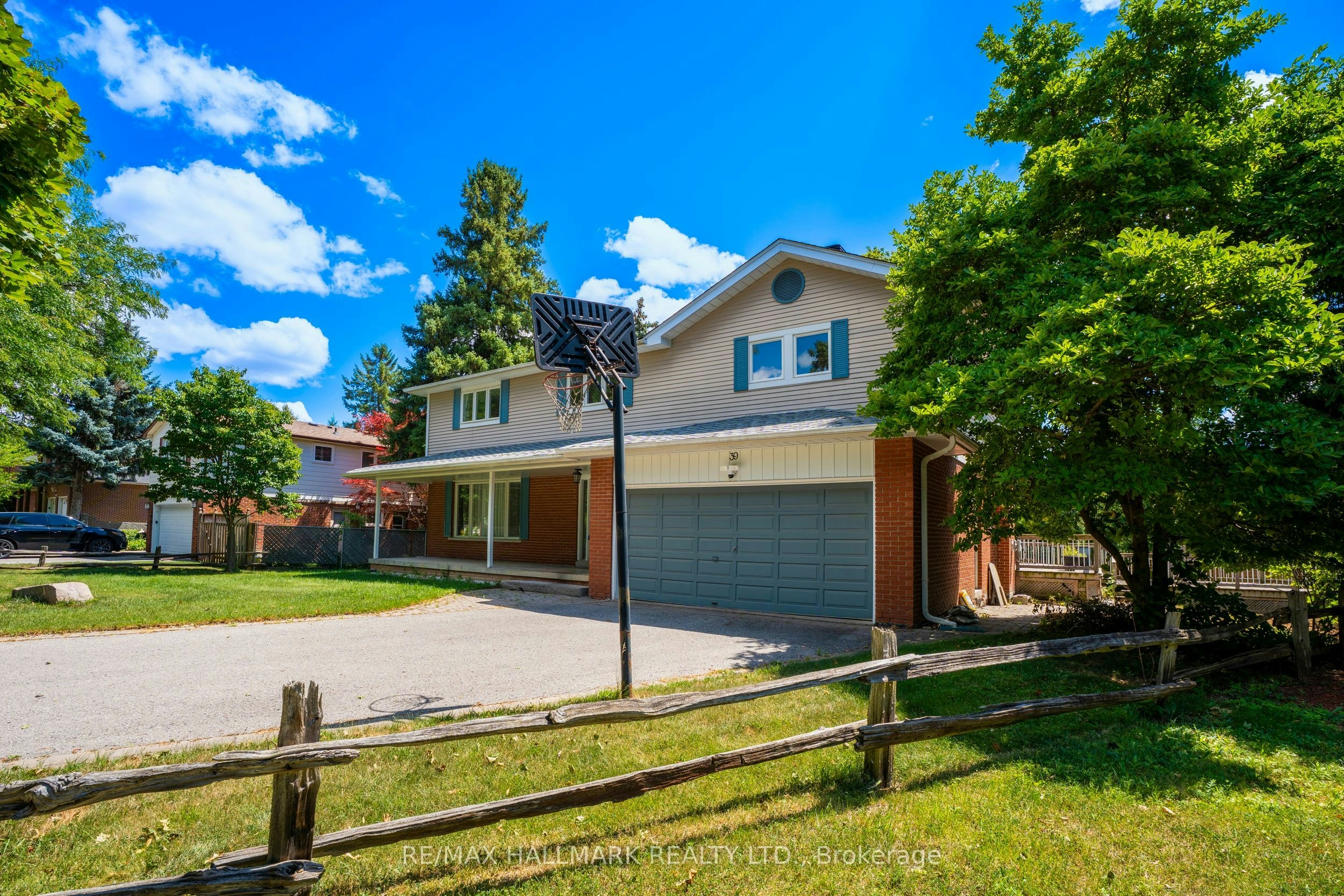 39 Sunnywood Crescent, Richmond Hill, ON, L4C 6W2 - 2