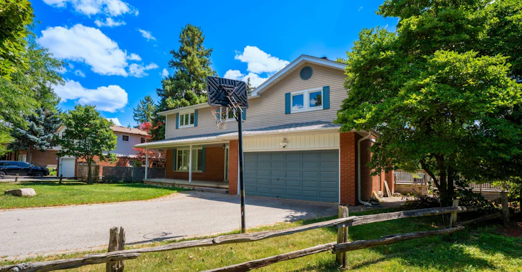 39 Sunnywood Crescent, Richmond Hill, ON, L4C 6W2 - 2