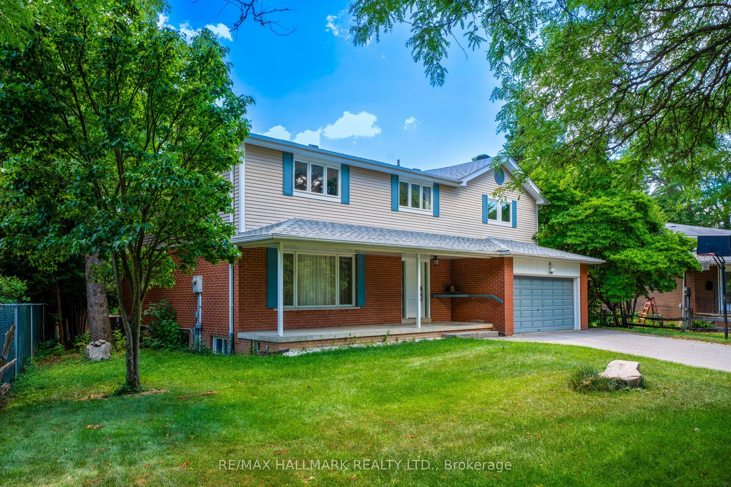 39 Sunnywood Crescent, Richmond Hill, ON, L4C 6W2