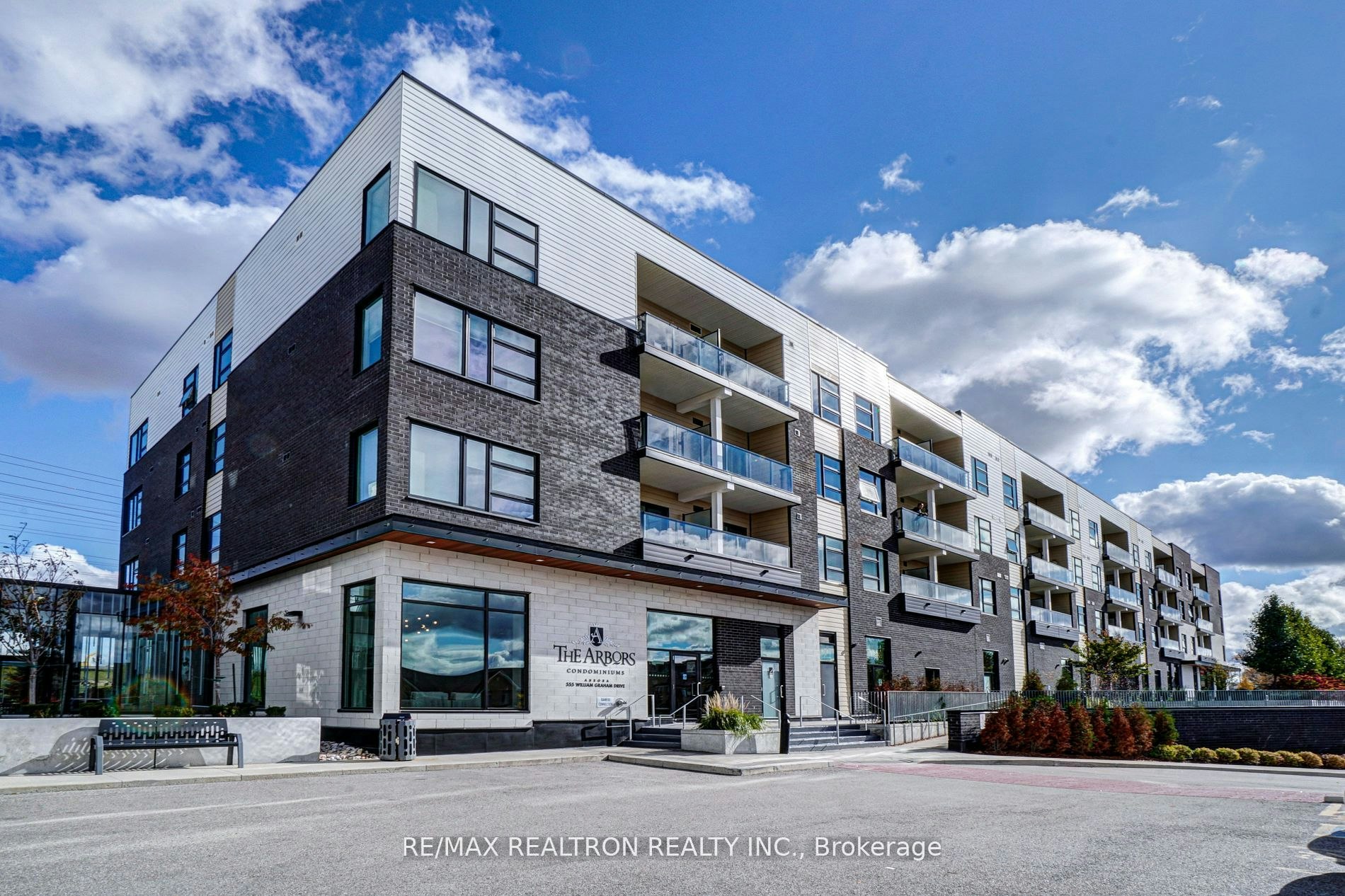 228-555 William Graham Drive, Aurora, ON, L4G 3H9